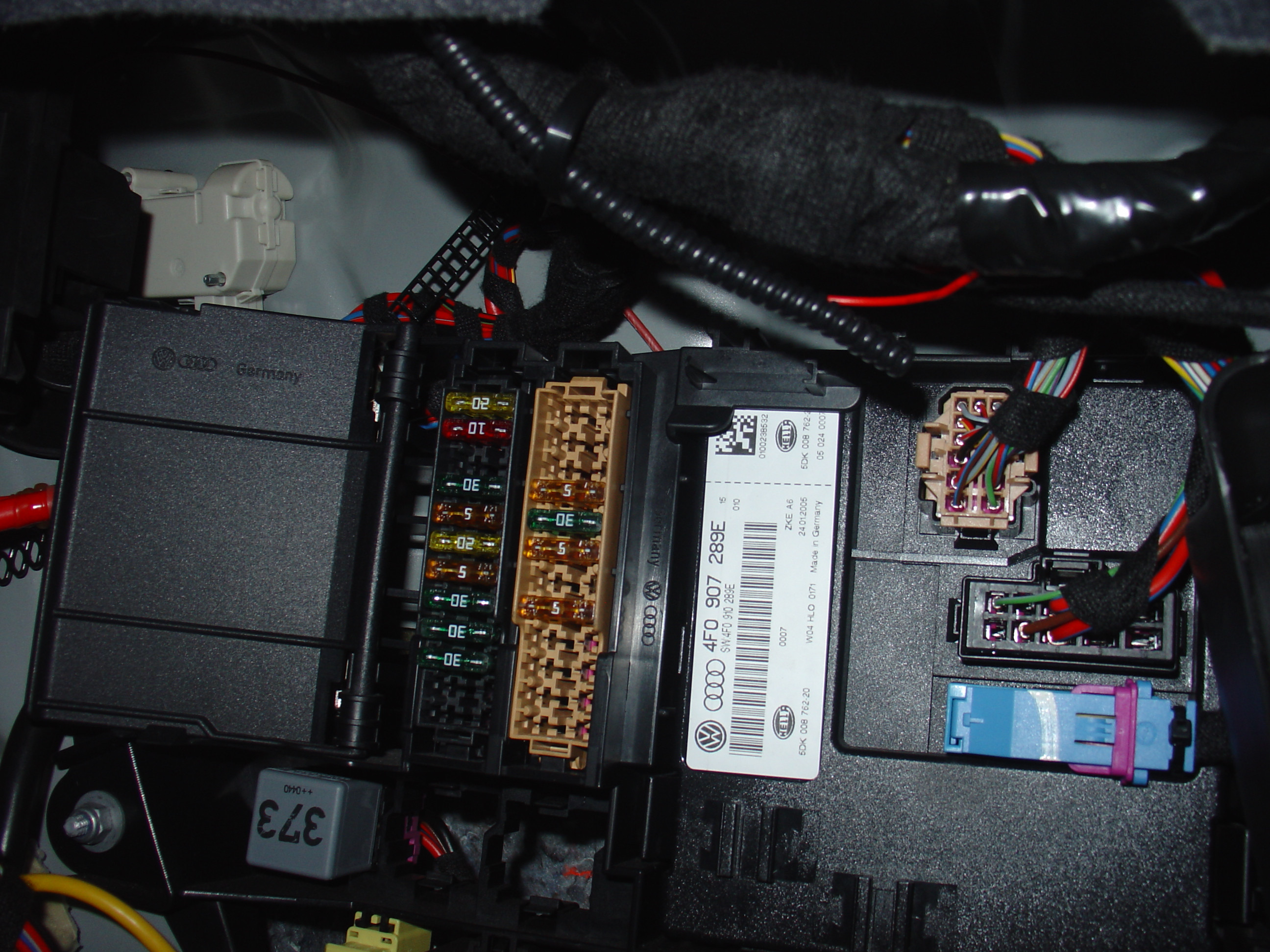 Photo of rear fusebox with fuses in - AudiWorld Forums