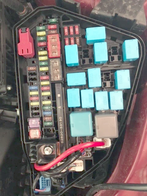 Fuse box diagram Toyota RAV4 5G and relay with assignment ...