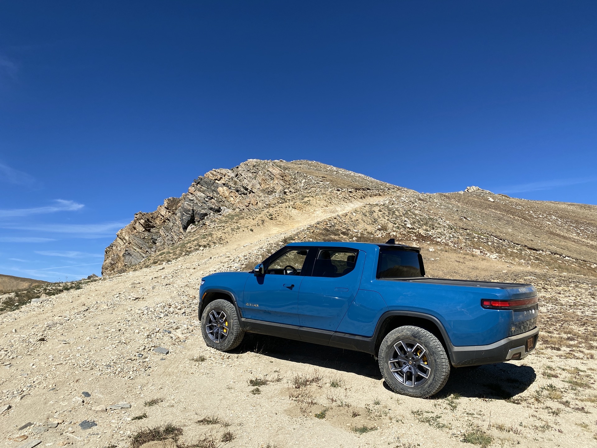 2022 Rivian R1T shines as the North ...
