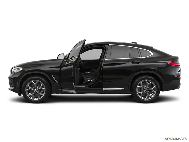 2022 BMW X4 xDrive30i | Driving