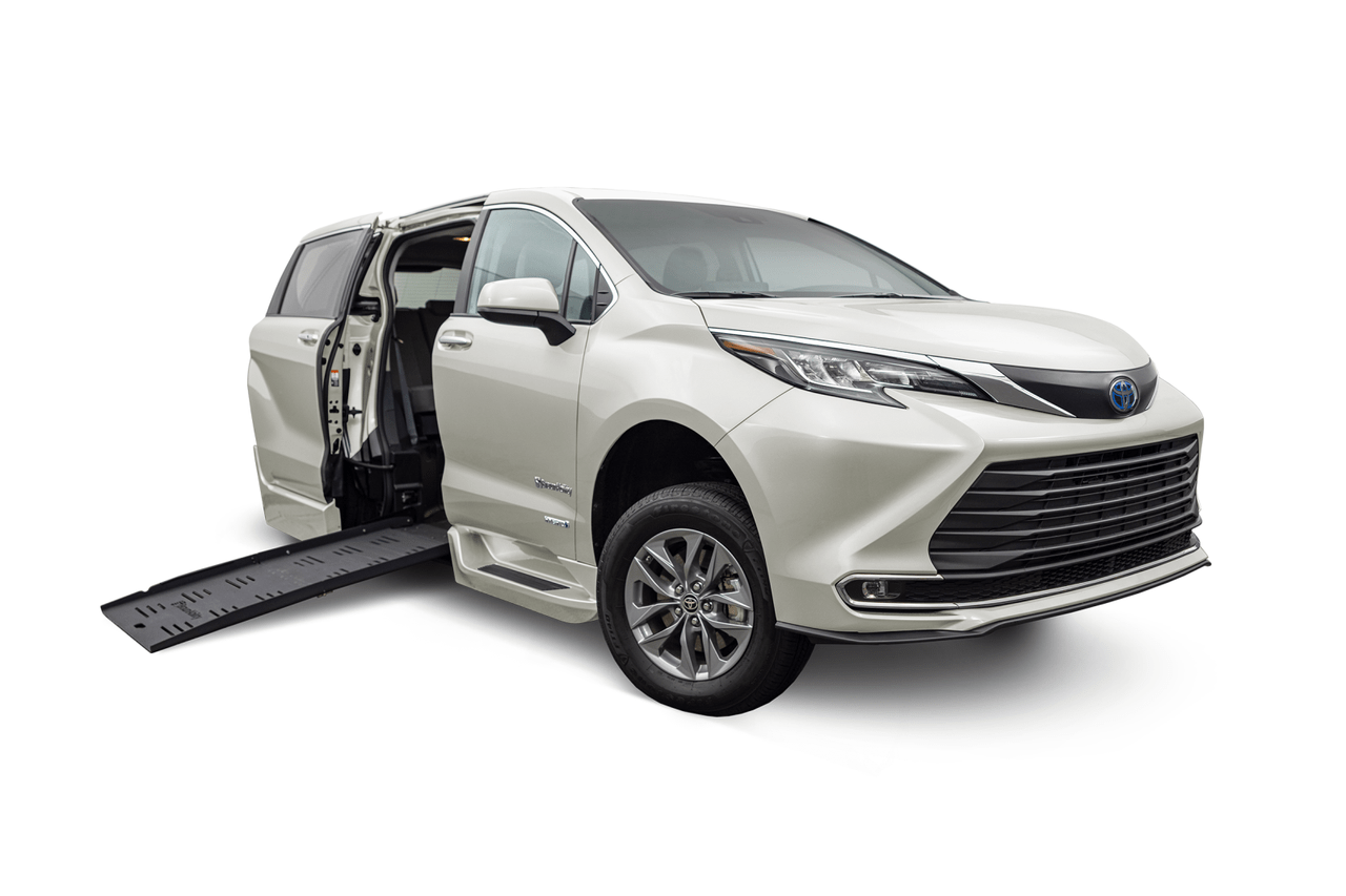 New 2022 Toyota Sienna Hybrid XLE in ...
