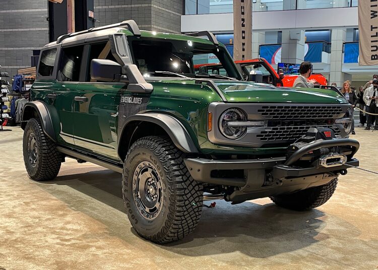 2022 Ford Bronco Everglades revealed with snorkel and Warn ...