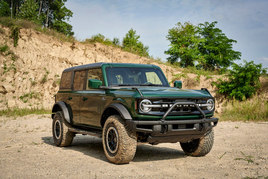 2022 Ford Bronco hulks out with ...