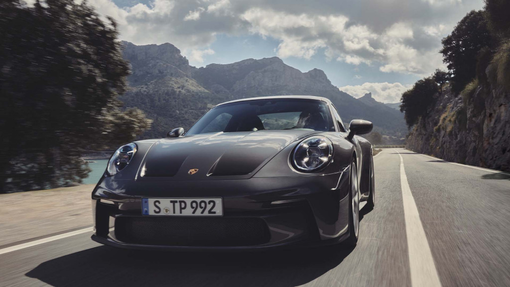 2022 Porsche 911 GT3 Touring brings the go without the show