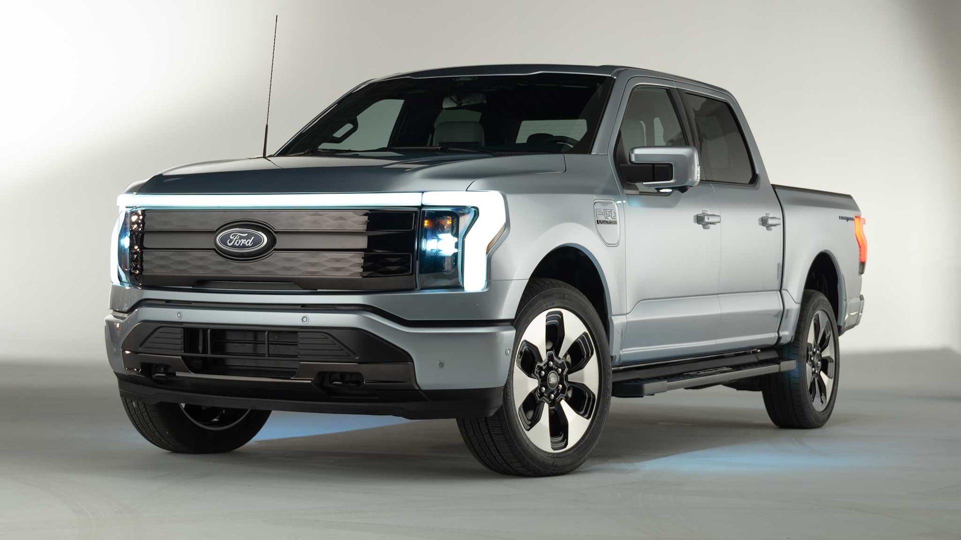 2022 Ford F-150 Lightning First Look ...