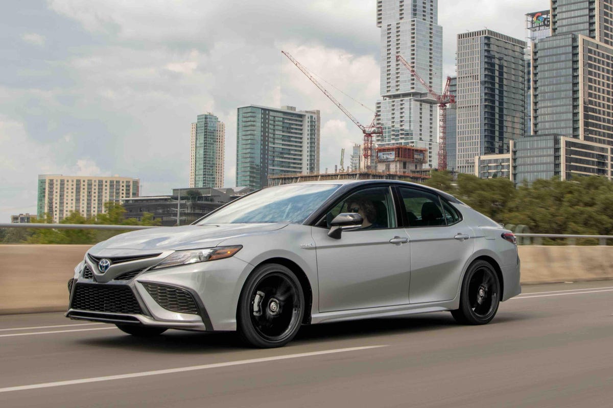 2022 Toyota Camry Hybrid XSE: Review ...