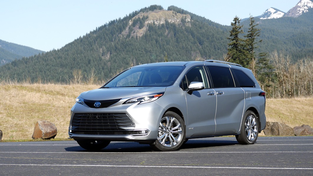 2022 Toyota Sienna Review | 36 mpg is a ...