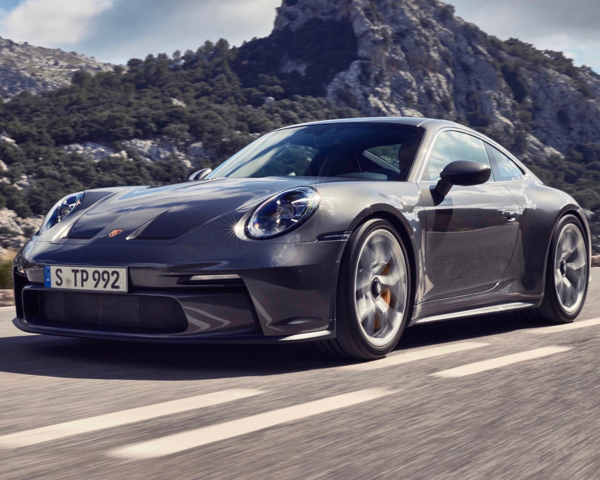 2022 Porsche 911 GT3 Touring Package Debuts with No Rear ...