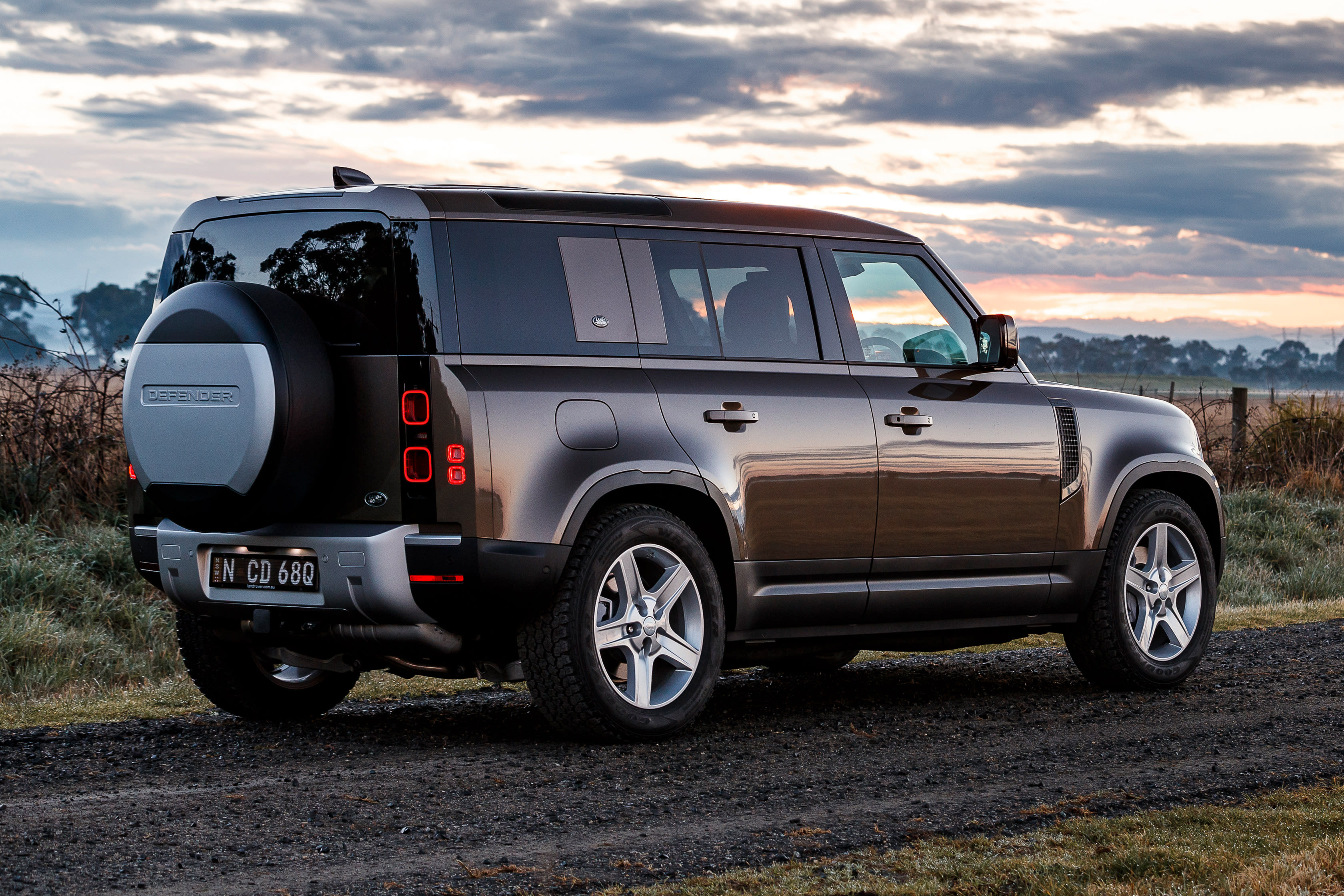 Land Rover Defender to gain luxury and ...