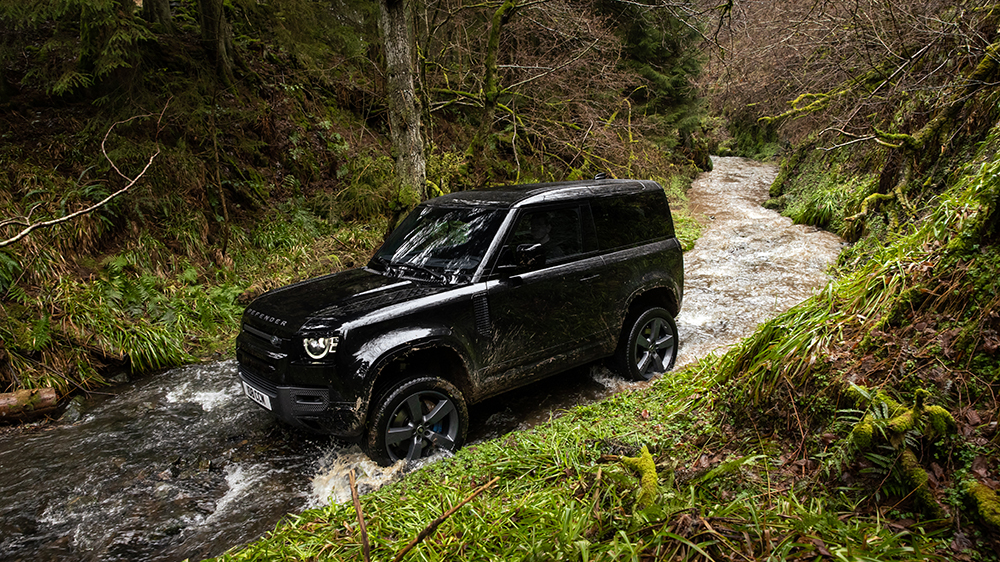 The 2022 Land Rover Defender V8 Is the Most Powerful ...