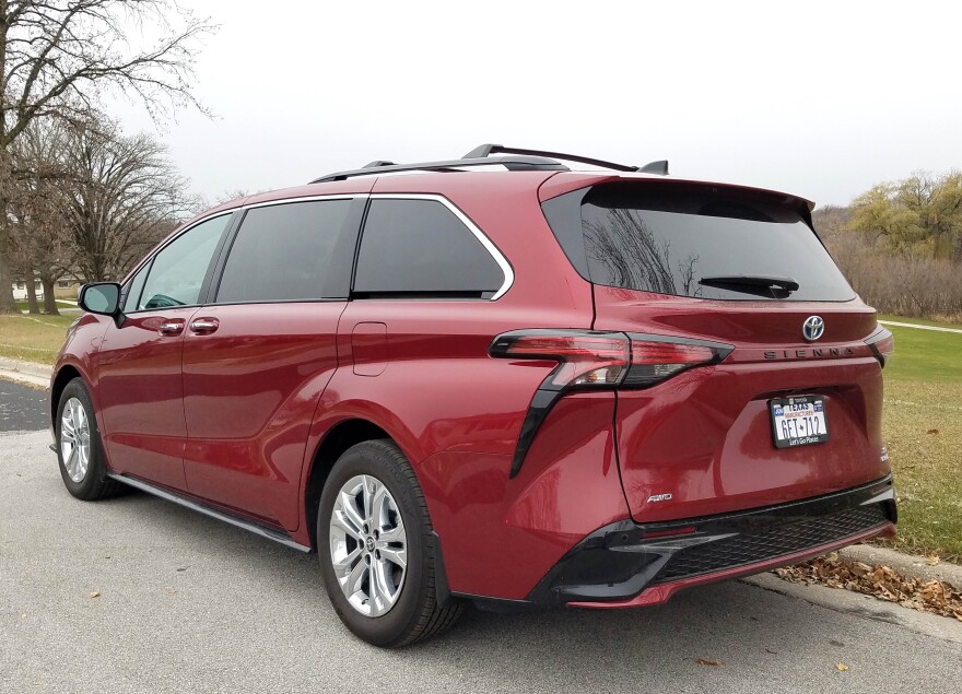 2022 Toyota Sienna XSE AWD review ...