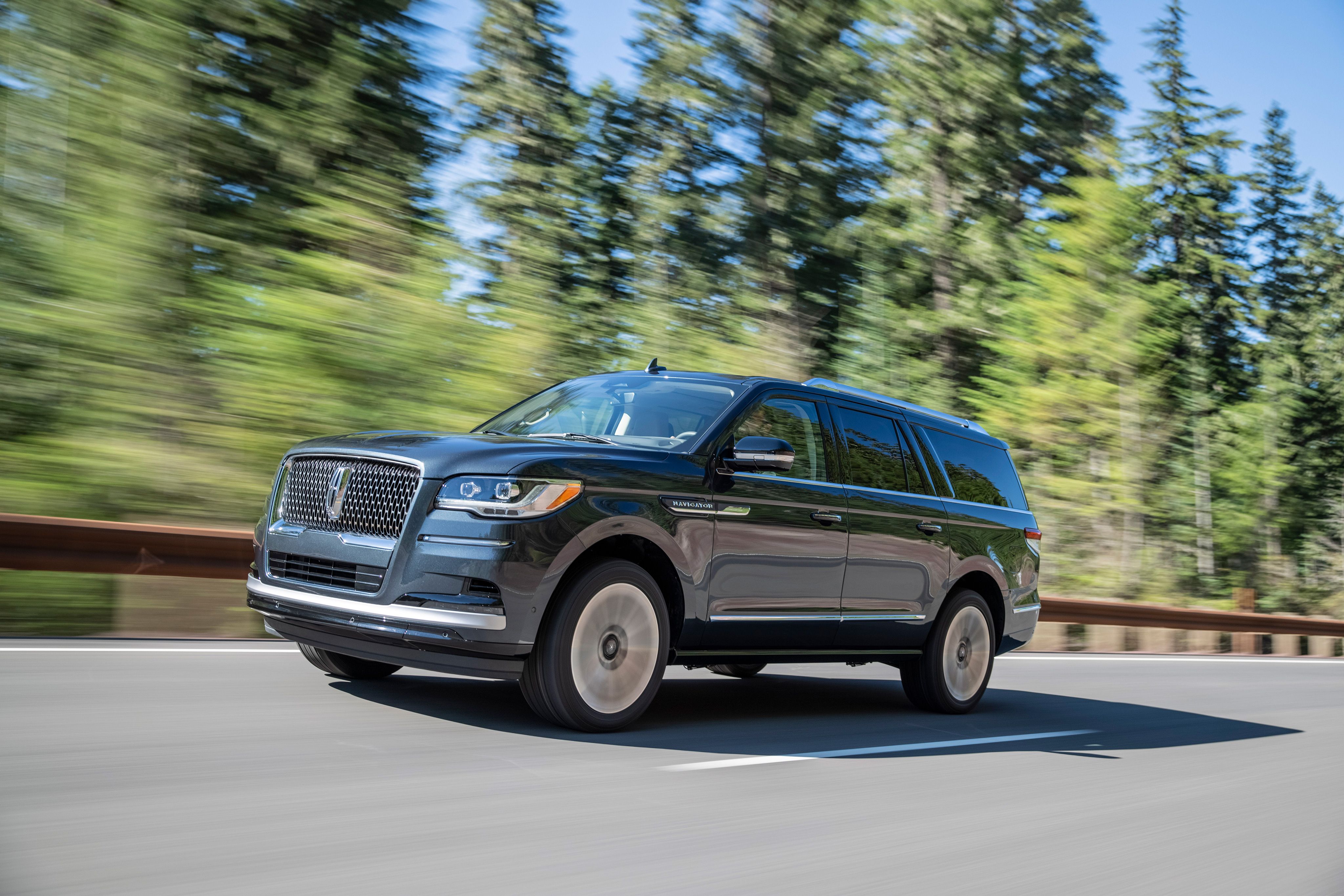 The 2022 Lincoln Navigator Adds Hands ...