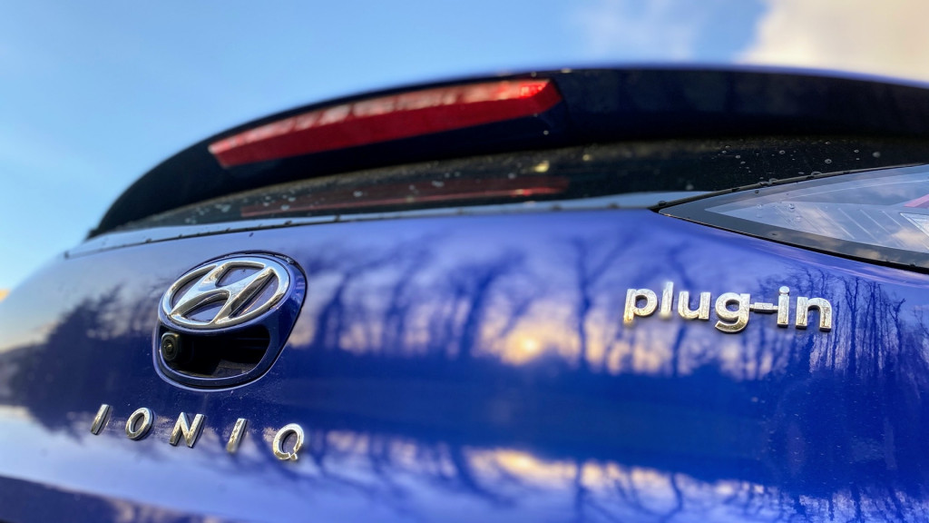 2022 Hyundai Santa Fe Plug-In Hybrid rated at 31 electric ...