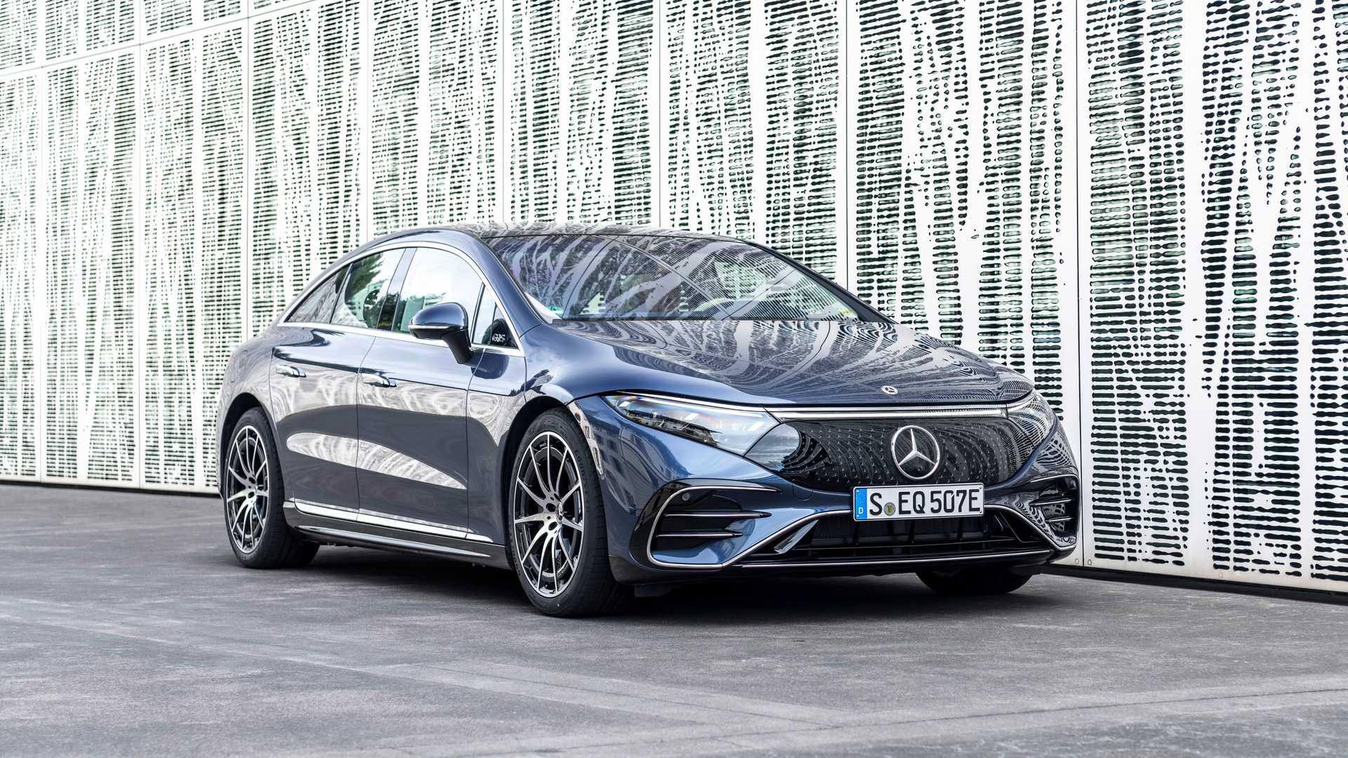 2022 Mercedes-Benz EQS First Drive Review: Funky New Luxury