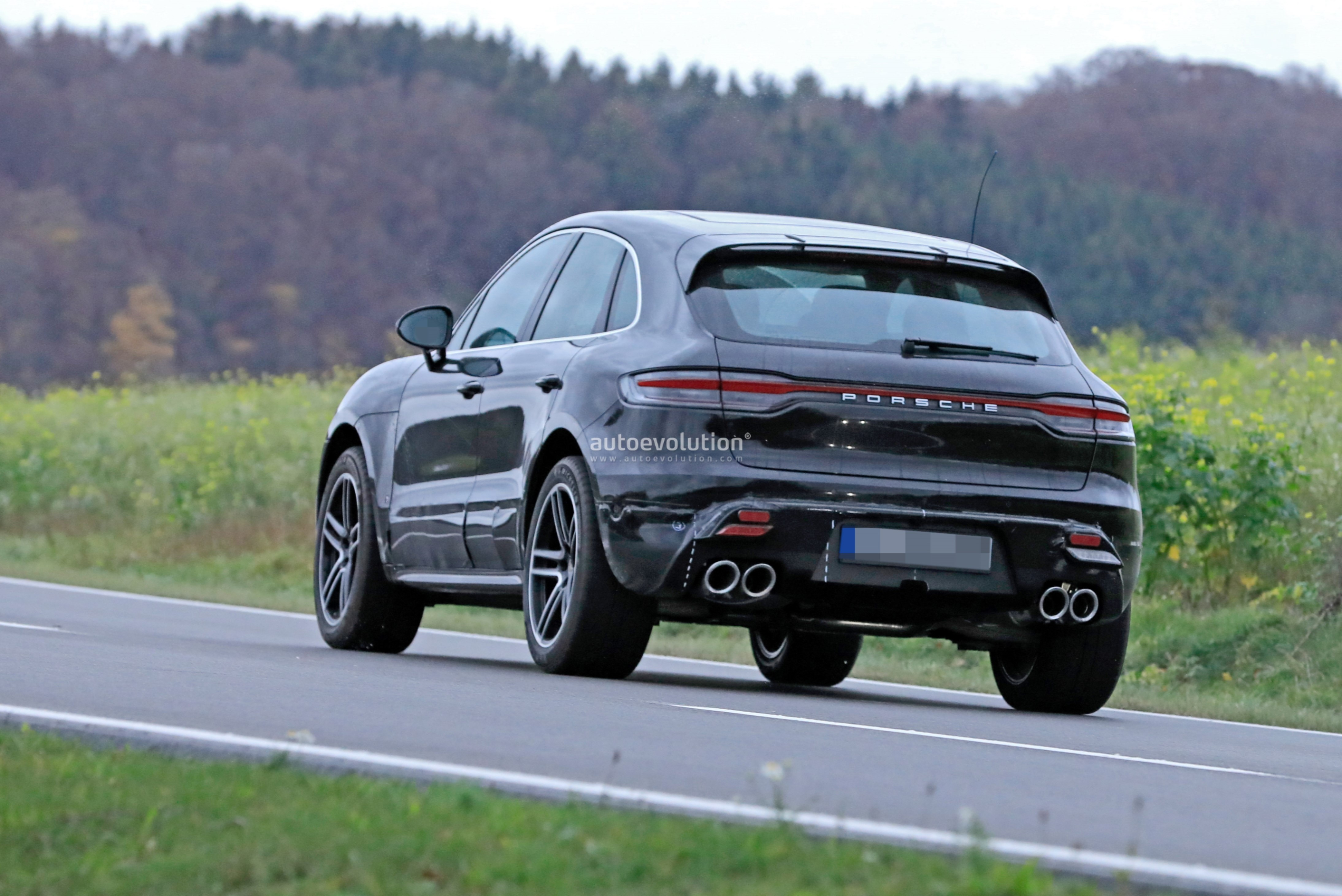 2022 Porsche Macan Facelift Spied With Redesigned Bumpers ...