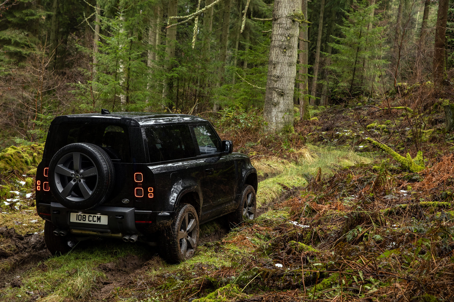 New 2022 Land Rover Defender V8 Lands ...