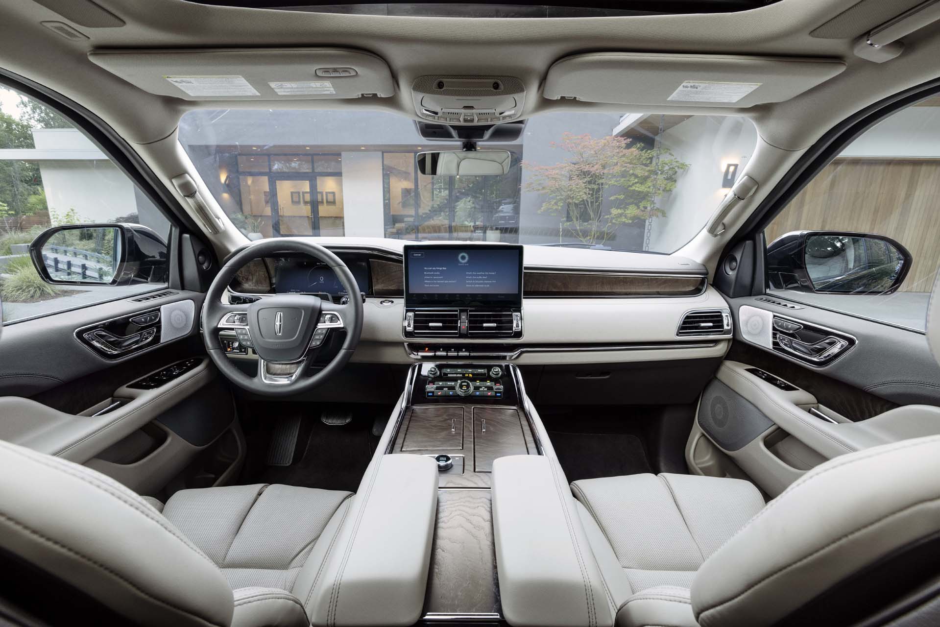 2022 Lincoln Navigator reads the road ahead and adds ...