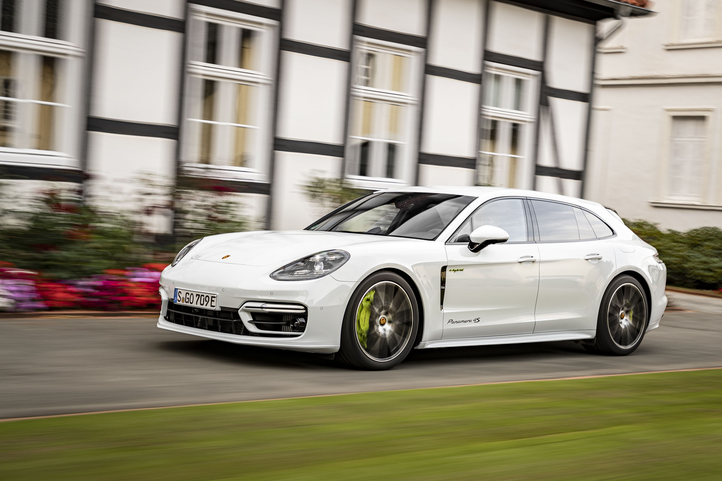 Porsche Panamera hybrid review 2022 ...