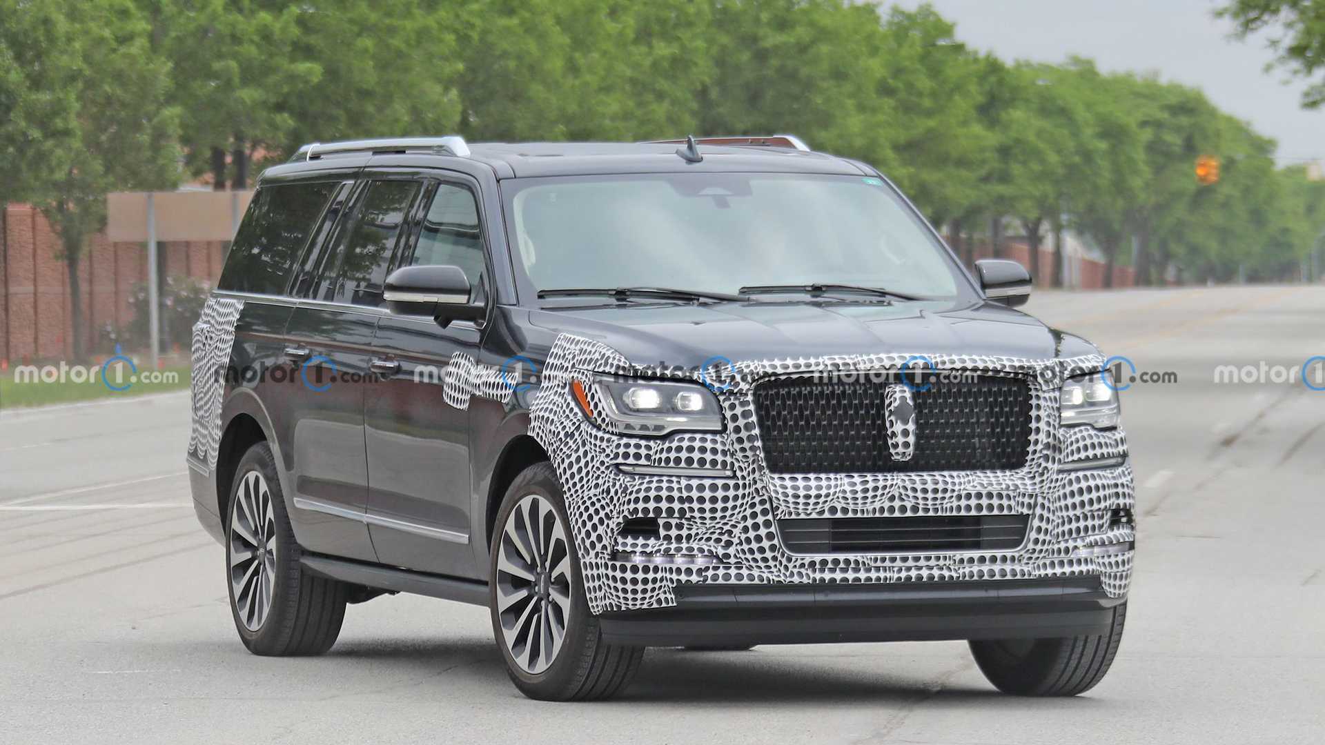 Lightly Camouflaged 2022 Lincoln Navigator Caught In The ...