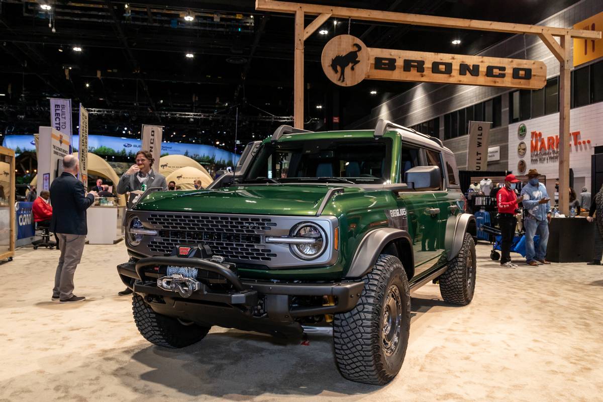 Up Close With the 2022 Ford Bronco Everglades | News ...