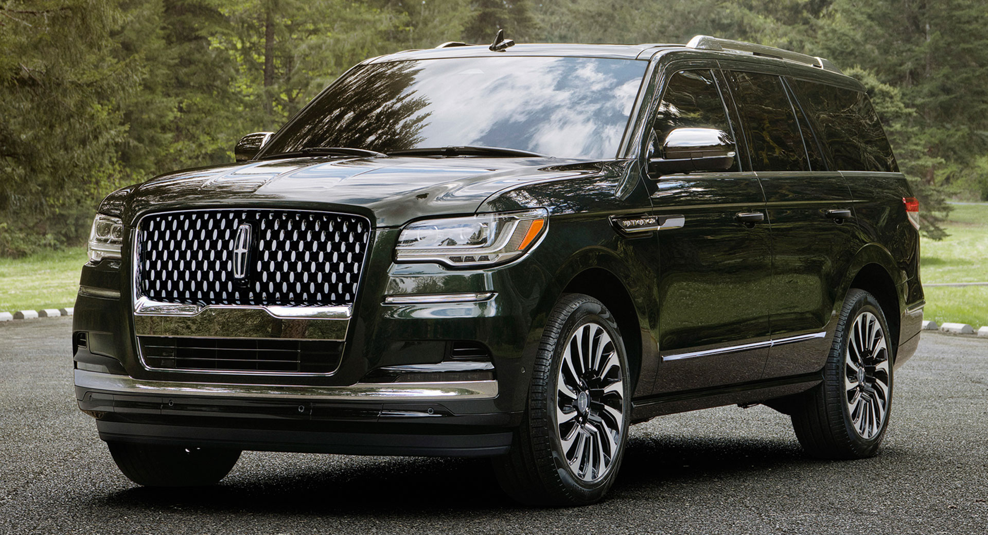2022 Lincoln Navigator Has A Bigger Grille And A Hands ...