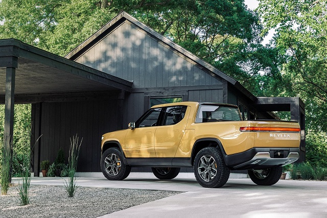 2022 Rivian R1T Dominates With Futuristic Styling ...