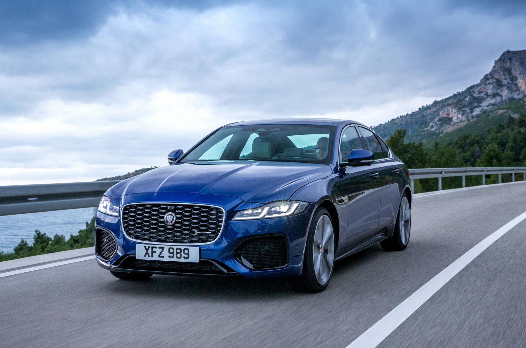 Performance And New Engine 2022 Jaguar Xe Review | New ...