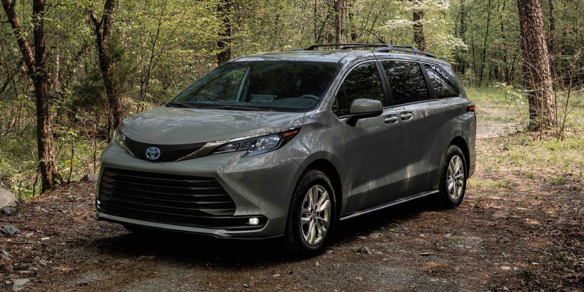 2022 Toyota Sienna Review, Pricing, and ...