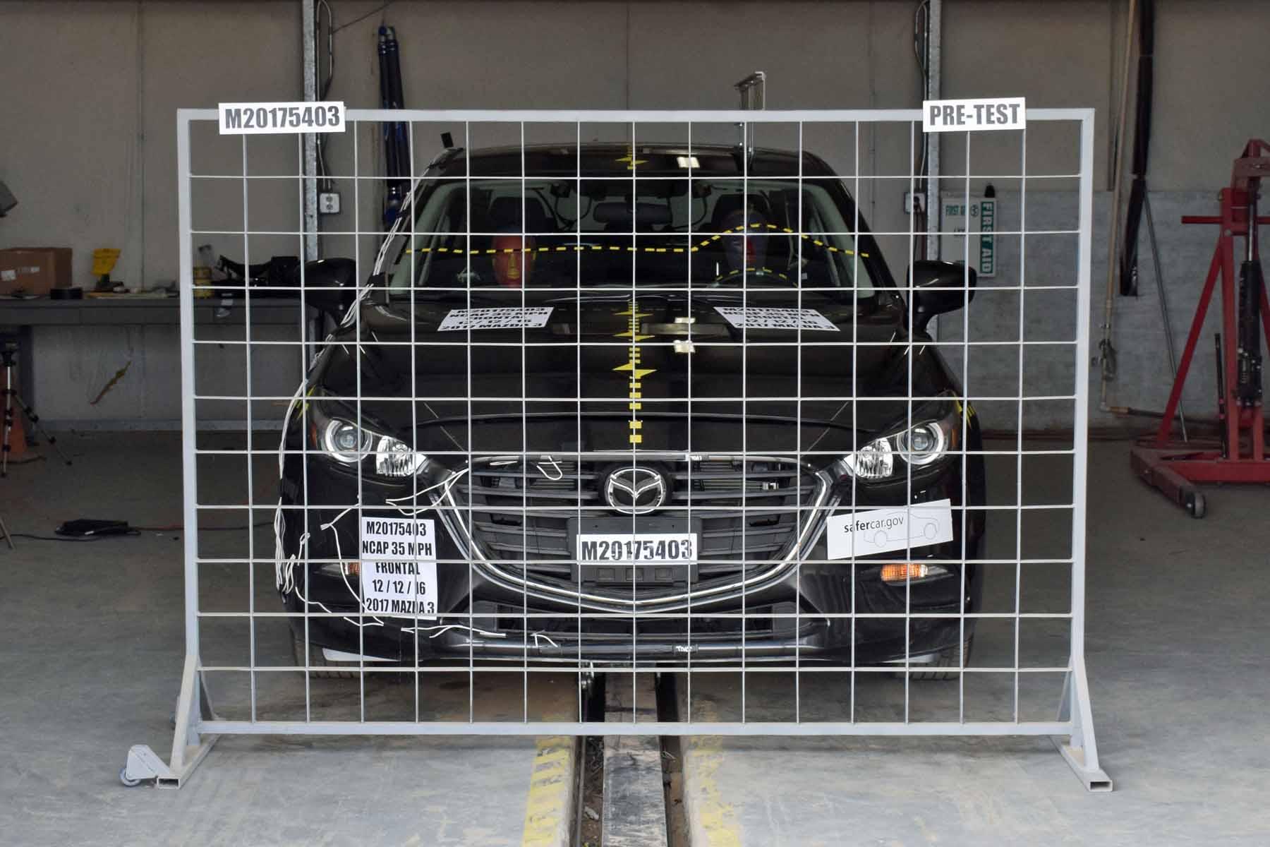 2017 MAZDA MAZDA3 crash image