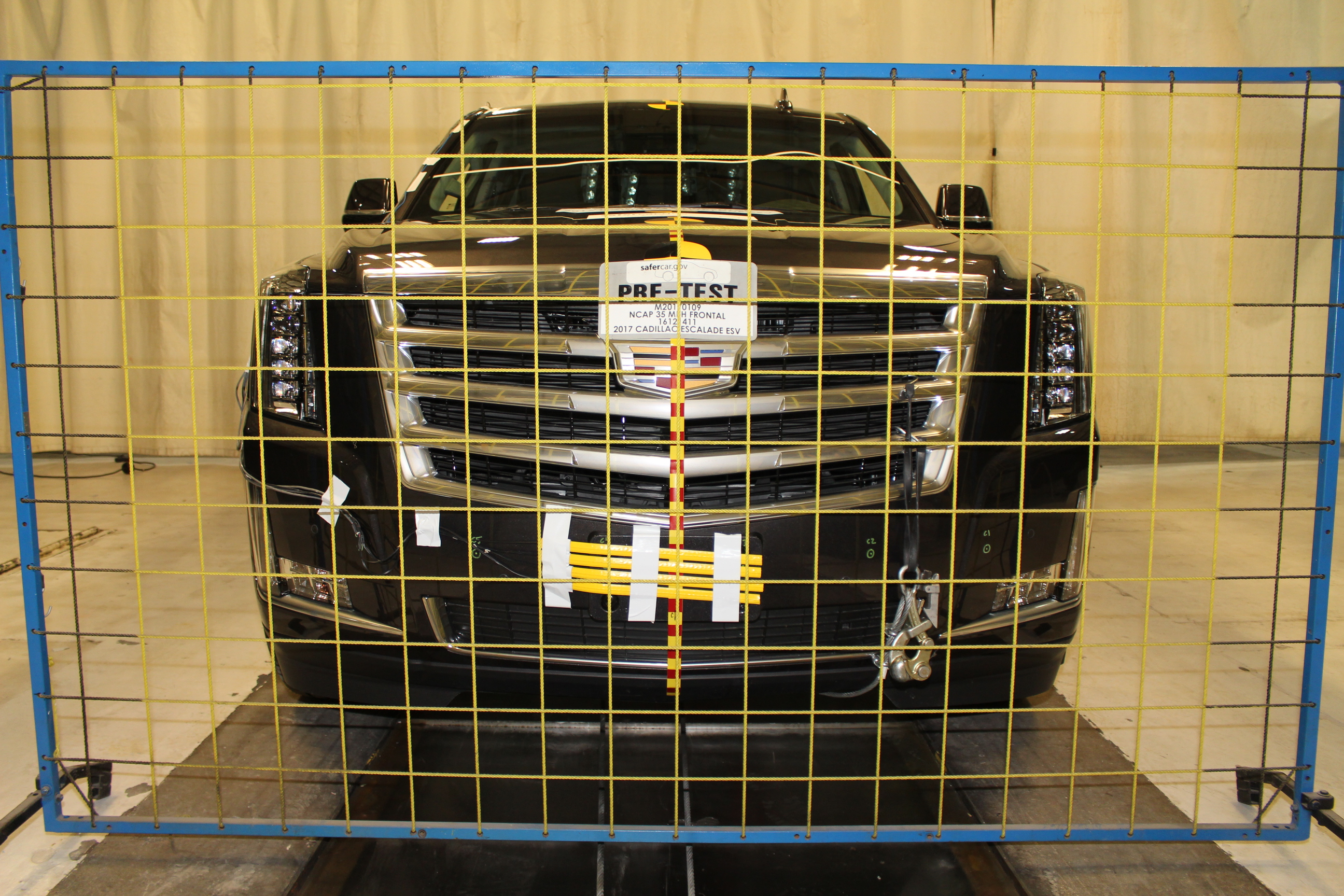 2017 CADILLAC ESCALADE ESV crash-test photo