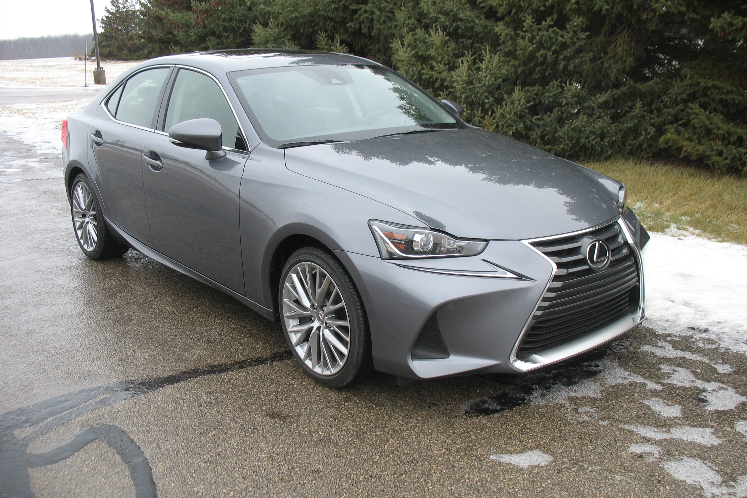 2017 LEXUS IS200t crash-test photo