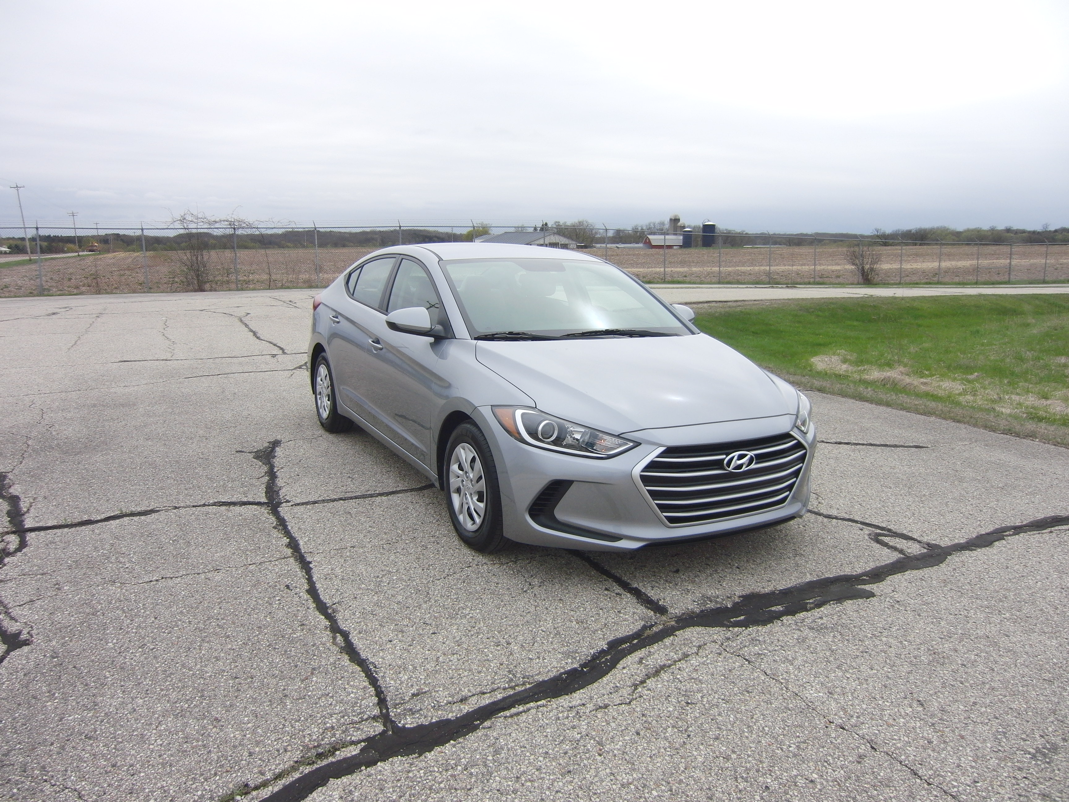 2017 HYUNDAI ELANTRA crash-test photo