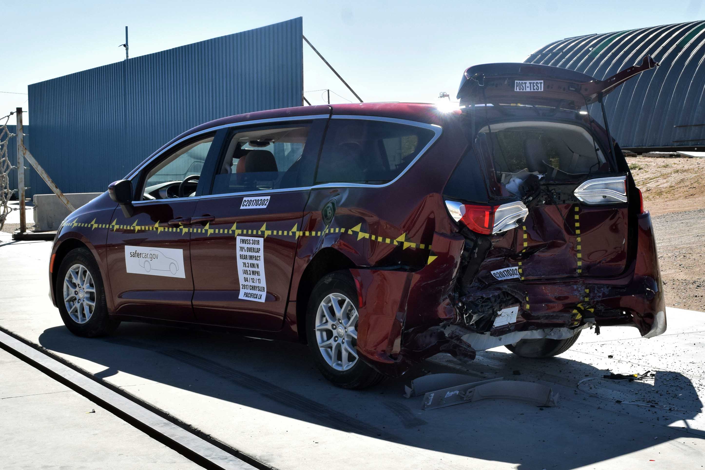 2017 CHRYSLER PACIFICA crash image 12