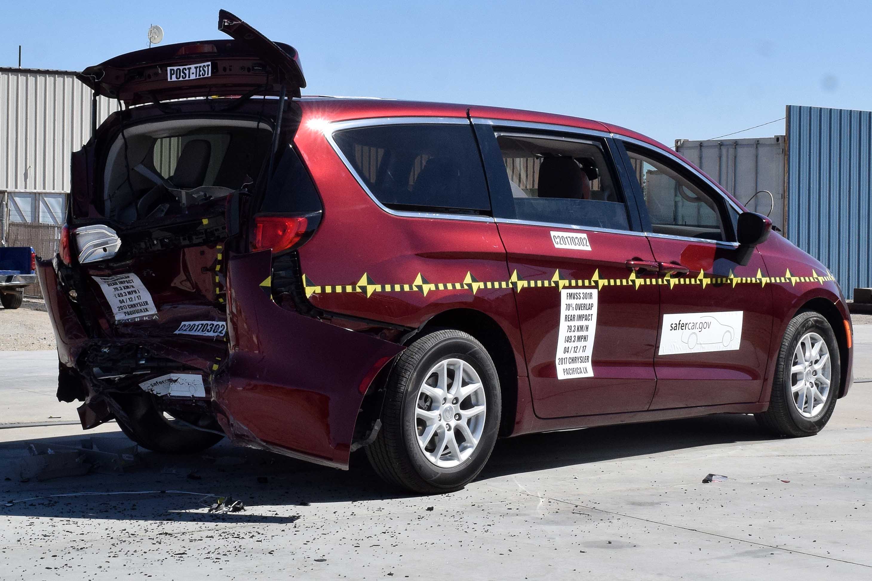 2017 CHRYSLER PACIFICA crash image 16