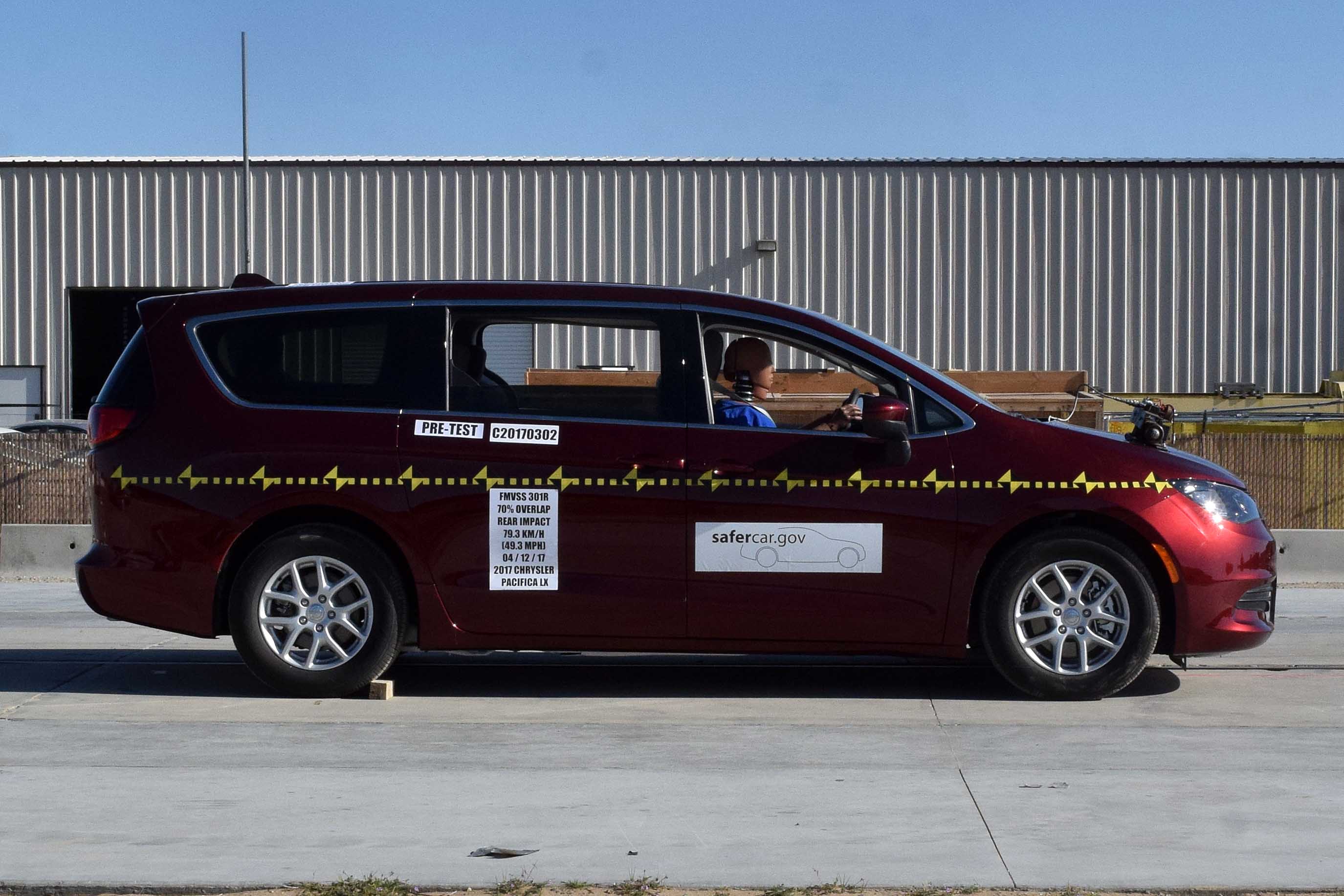 2017 CHRYSLER PACIFICA crash image 17