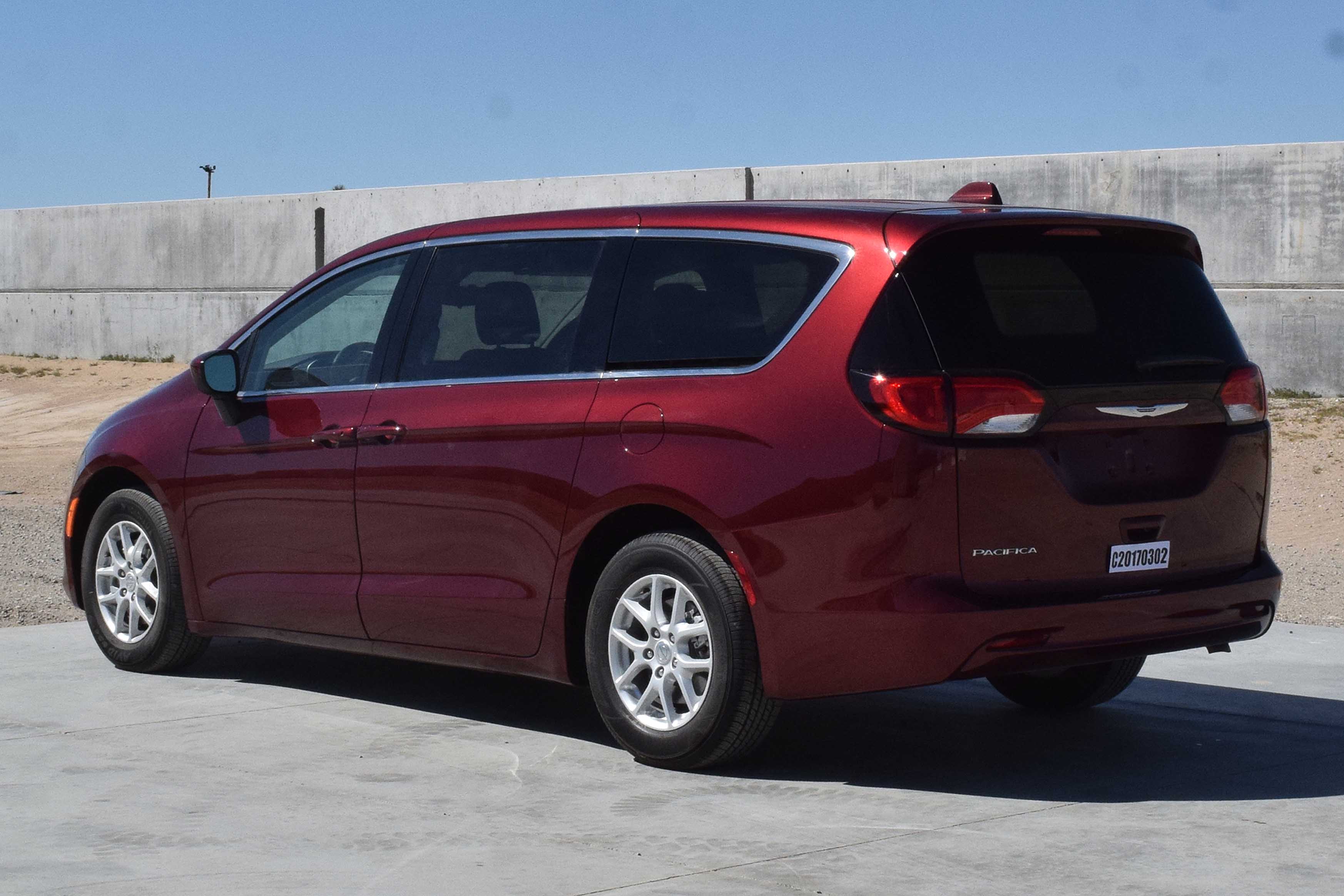 2017 CHRYSLER PACIFICA crash image 2