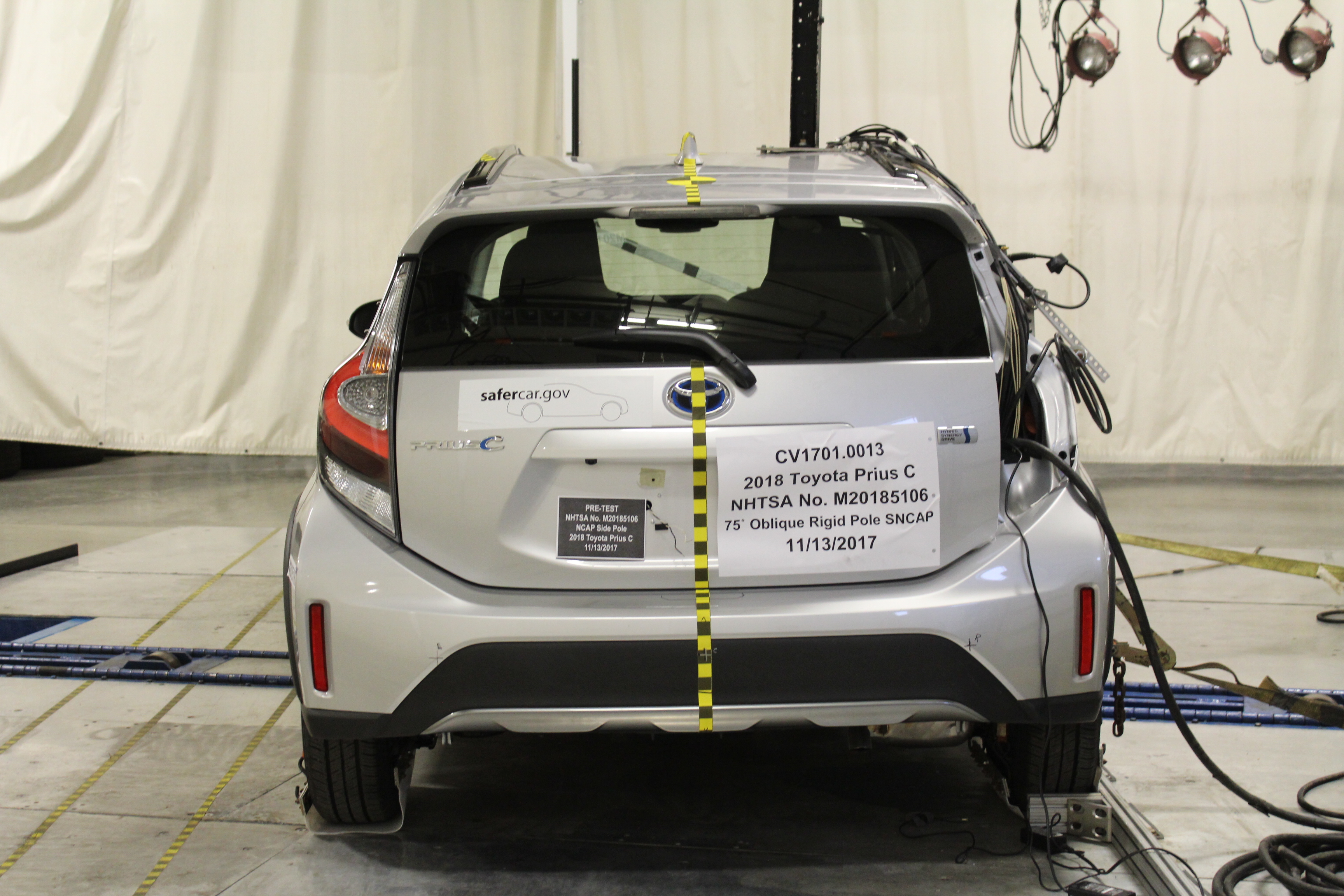 2018 TOYOTA PRIUS C crash image 11
