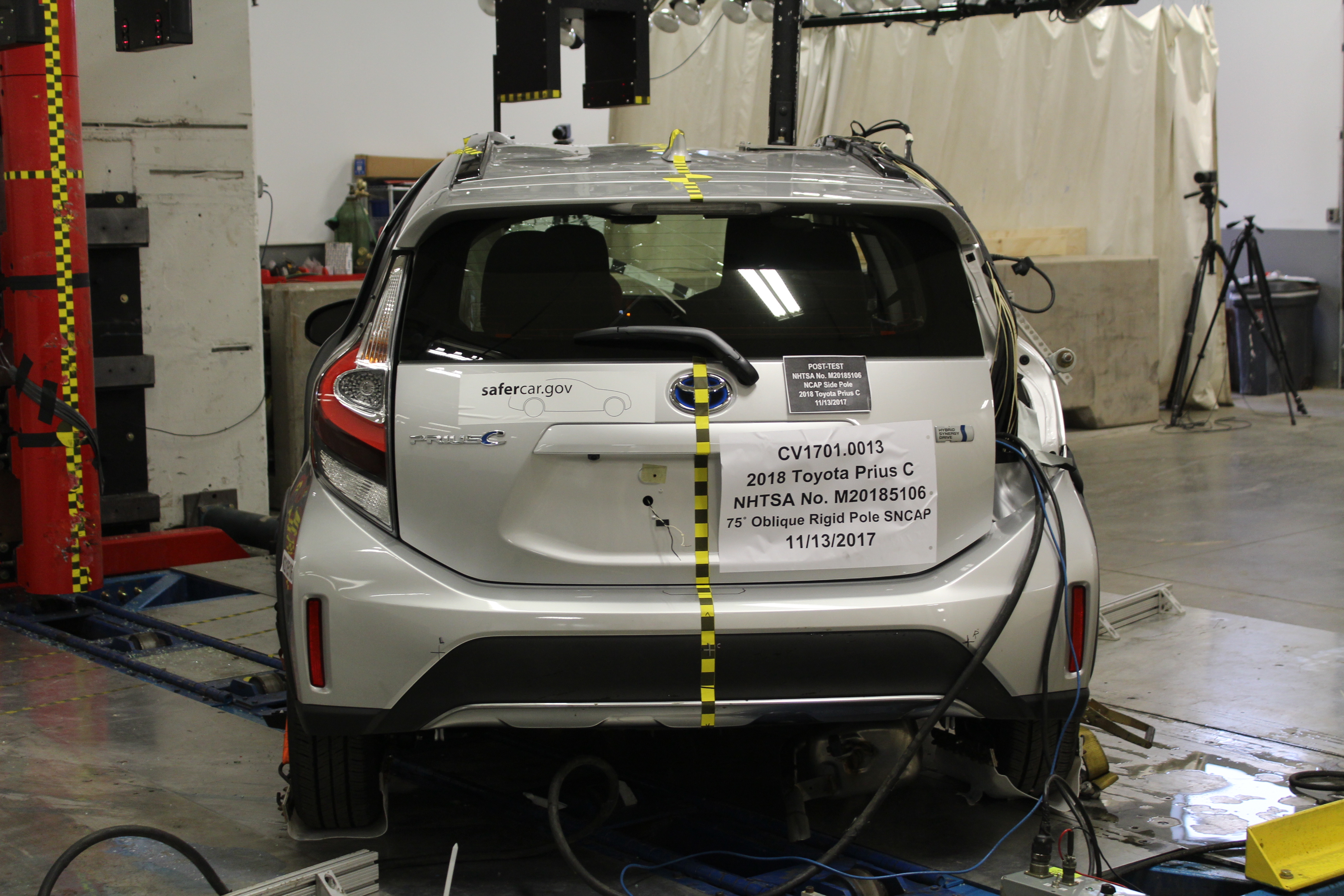 2018 TOYOTA PRIUS C crash image 12