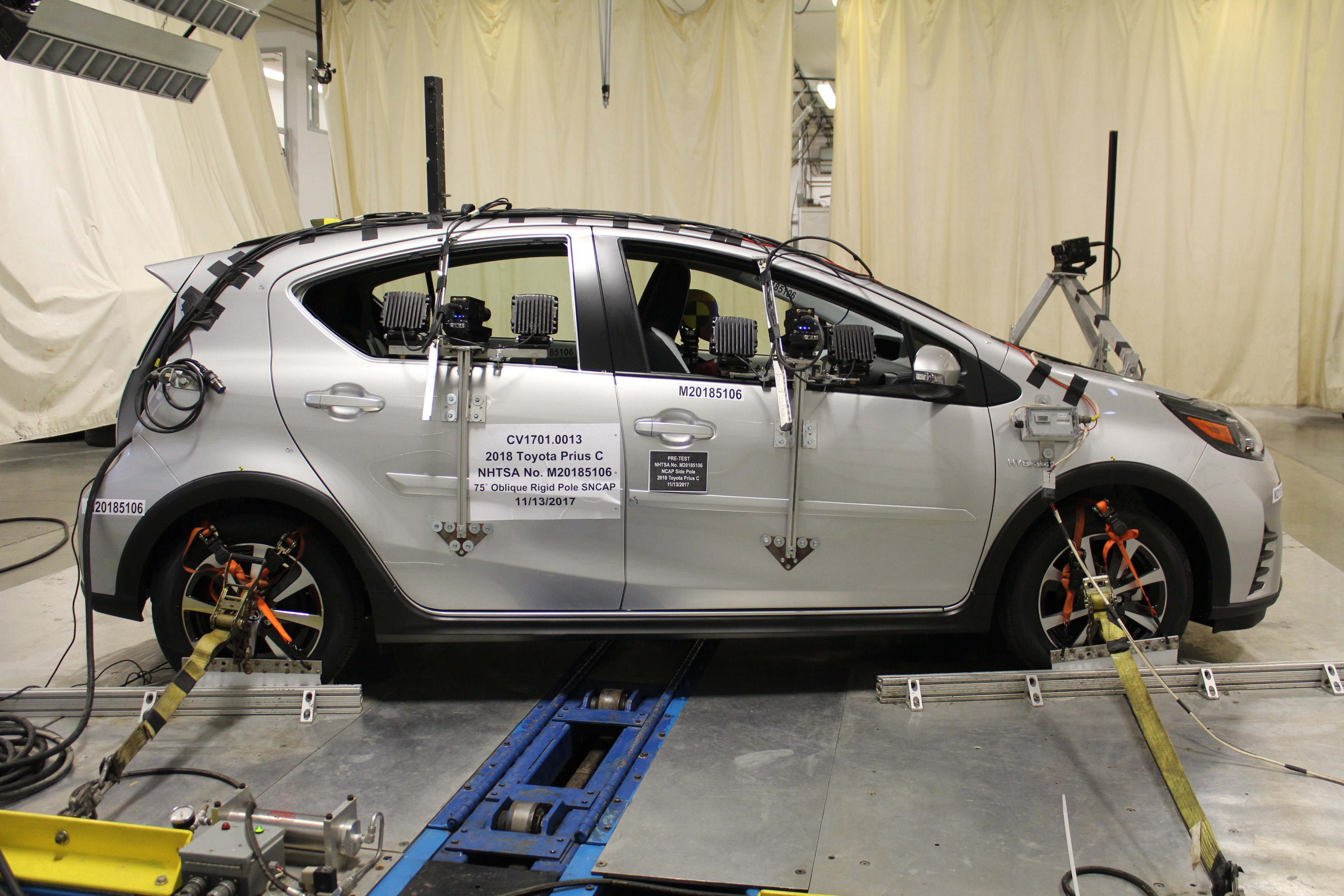 2018 TOYOTA PRIUS C crash image 13