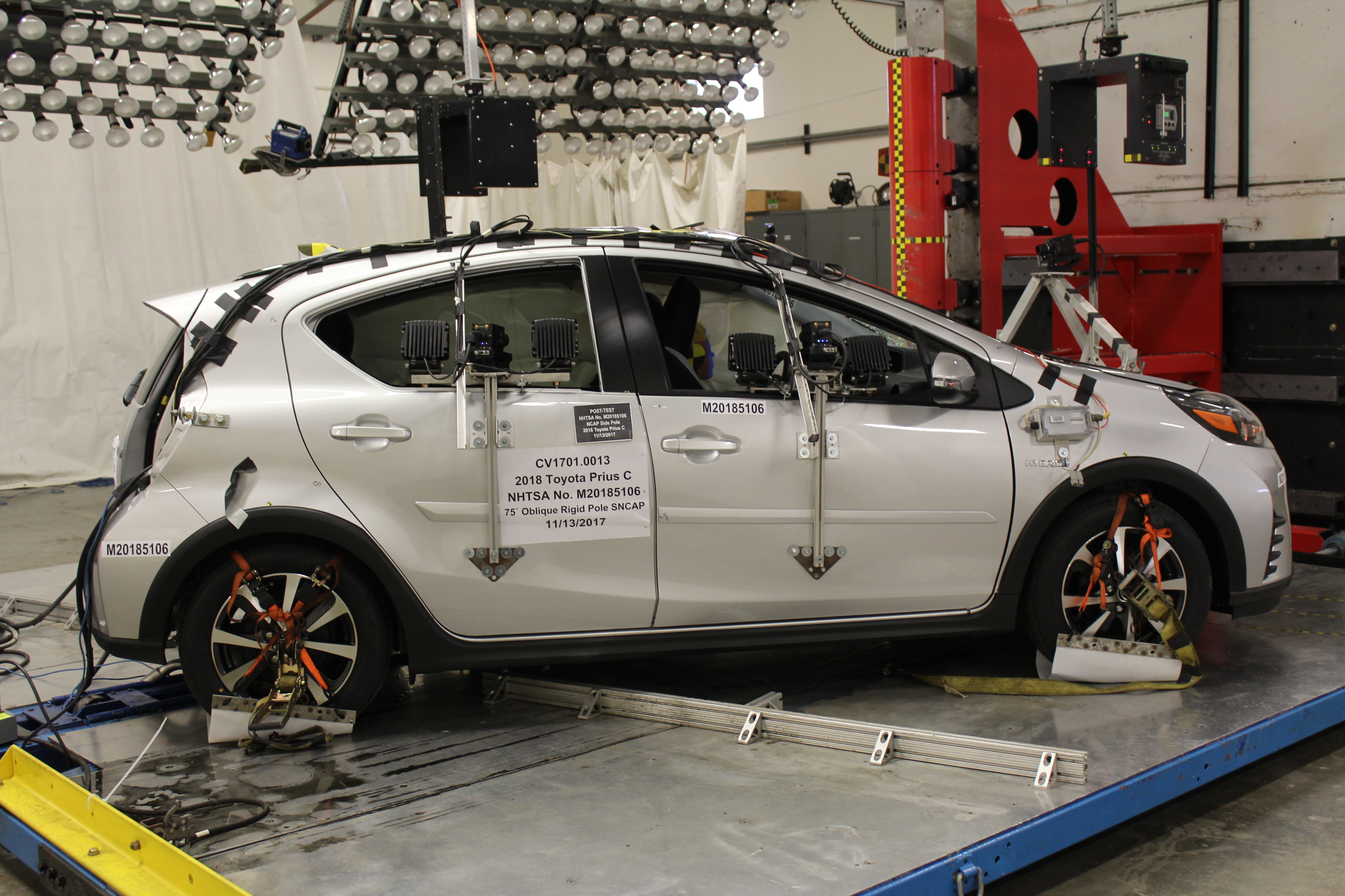 2018 TOYOTA PRIUS C crash image 14