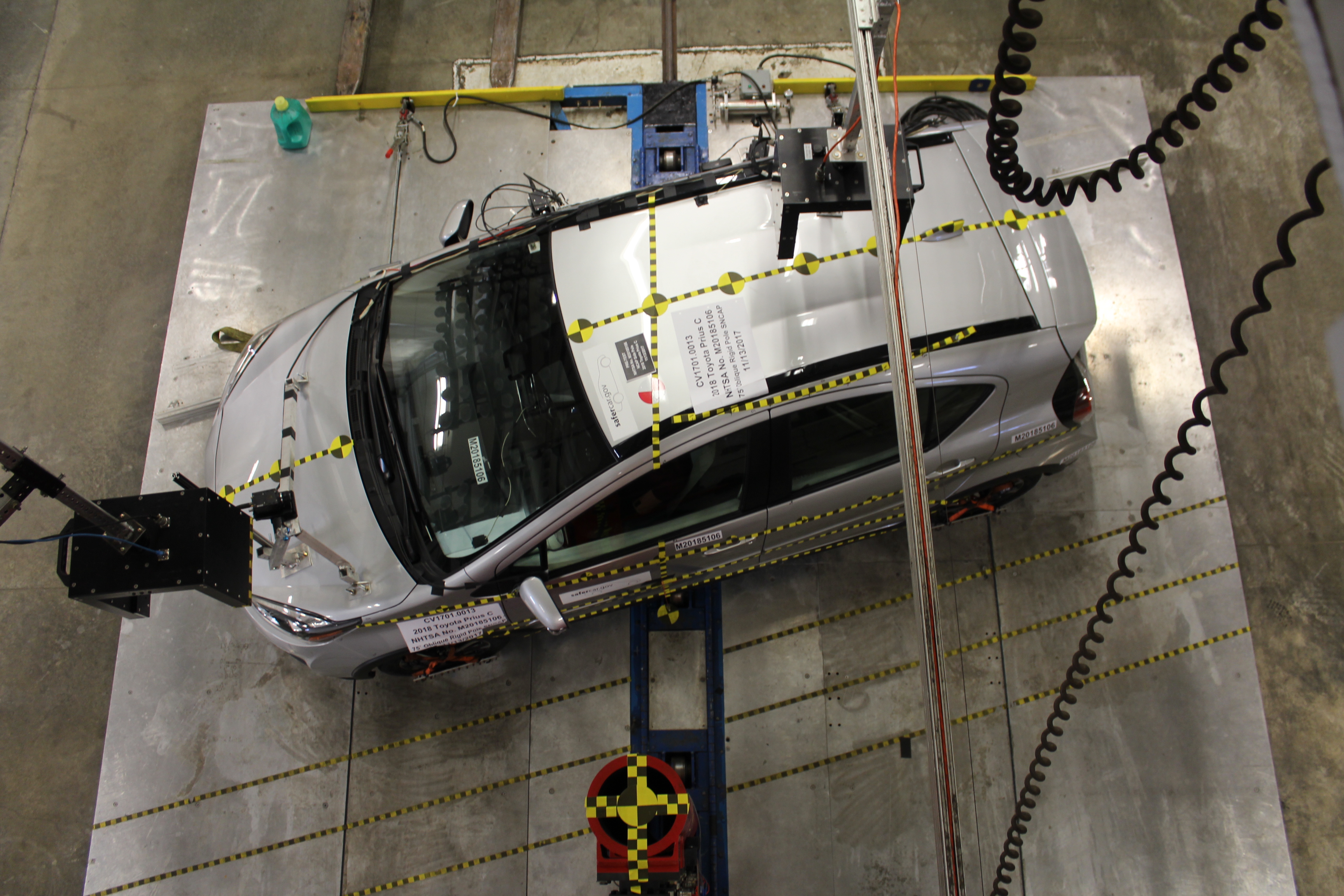 2018 TOYOTA PRIUS C crash image 15