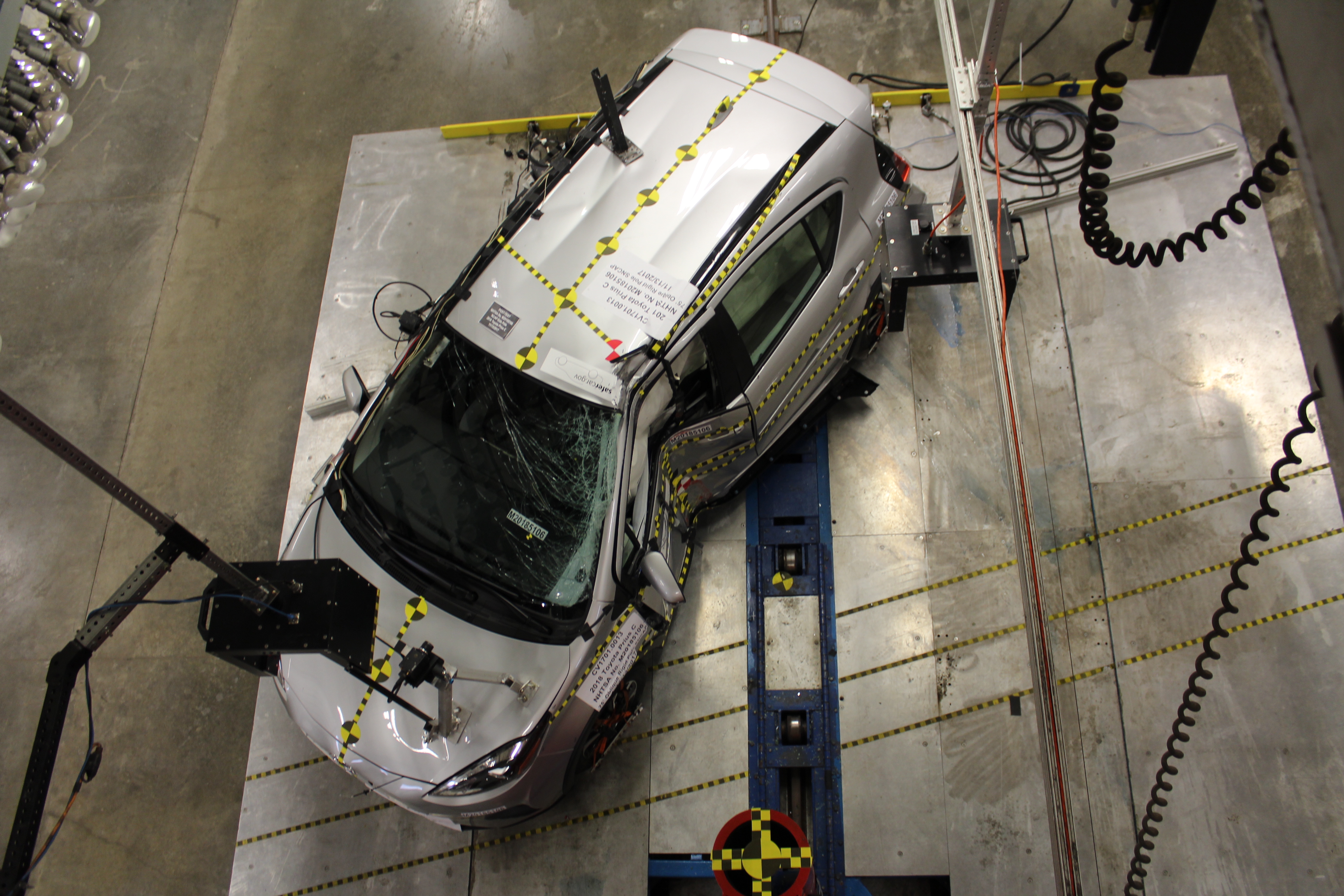 2018 TOYOTA PRIUS C crash image 16