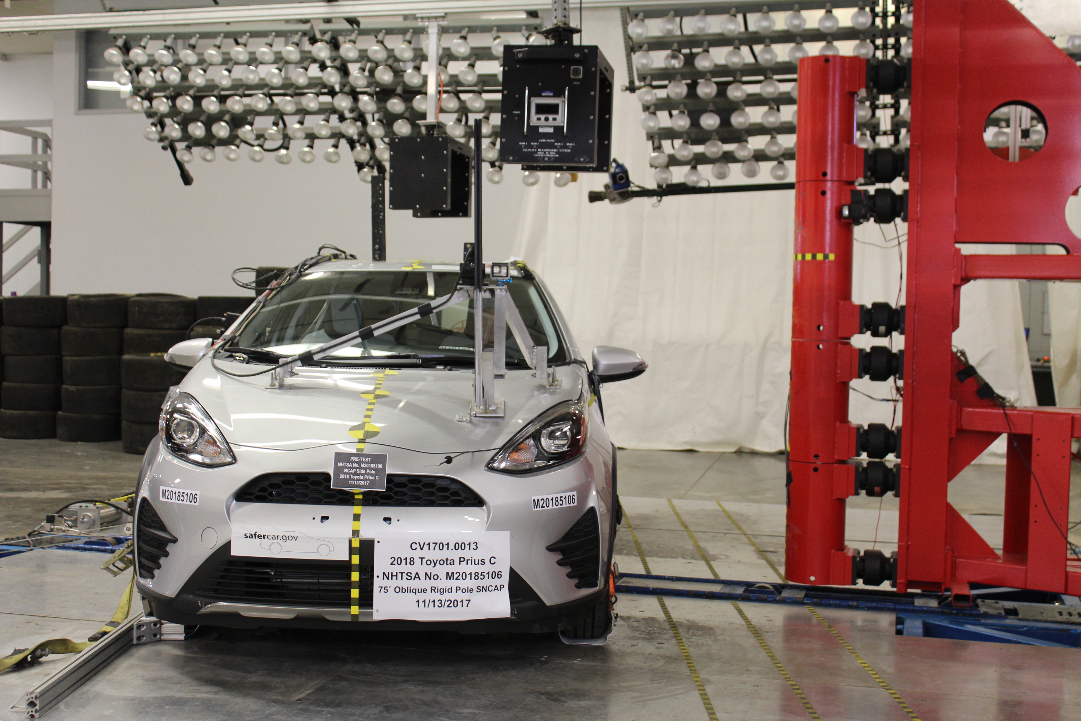 2018 TOYOTA PRIUS C crash image 17