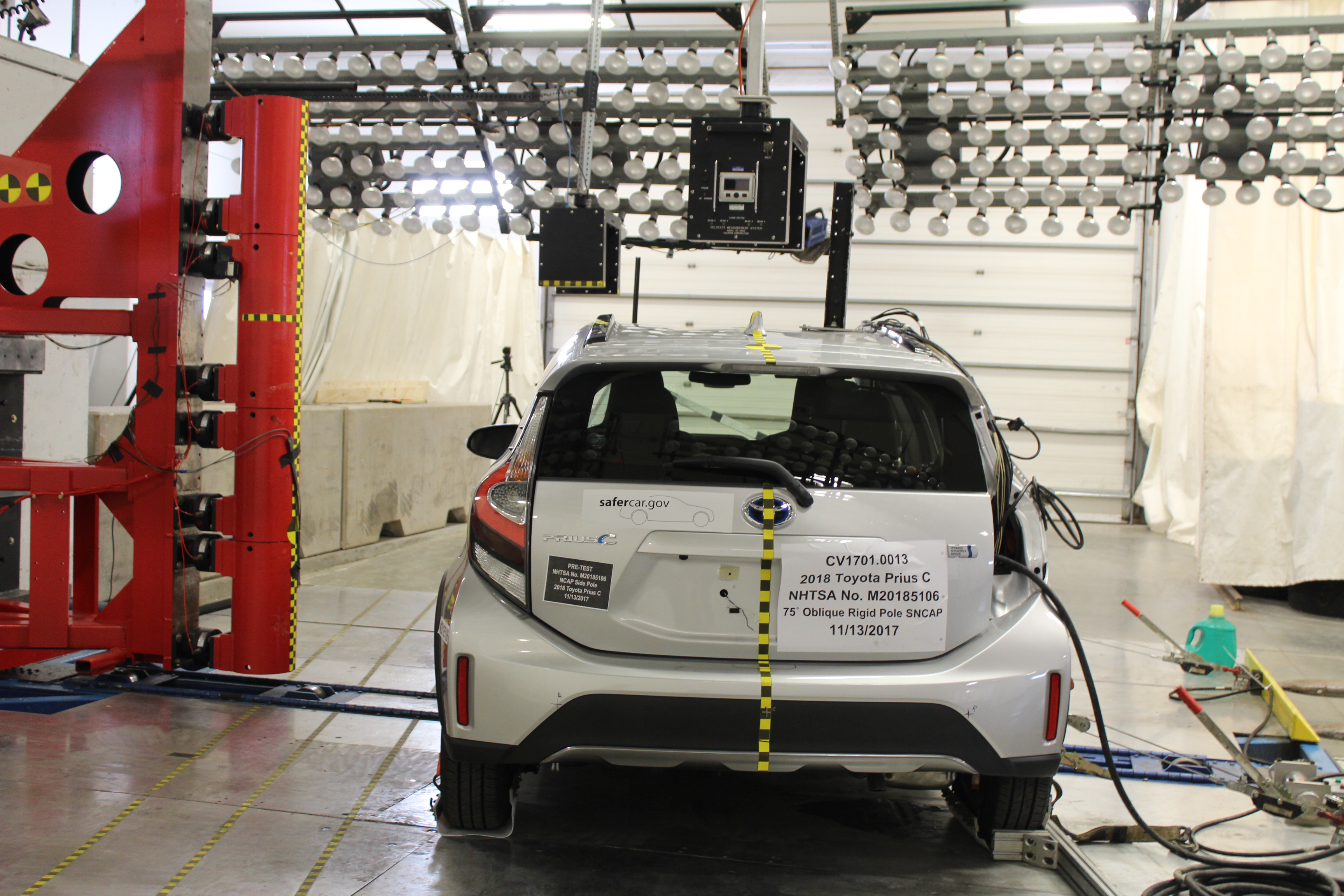 2018 TOYOTA PRIUS C crash image 18