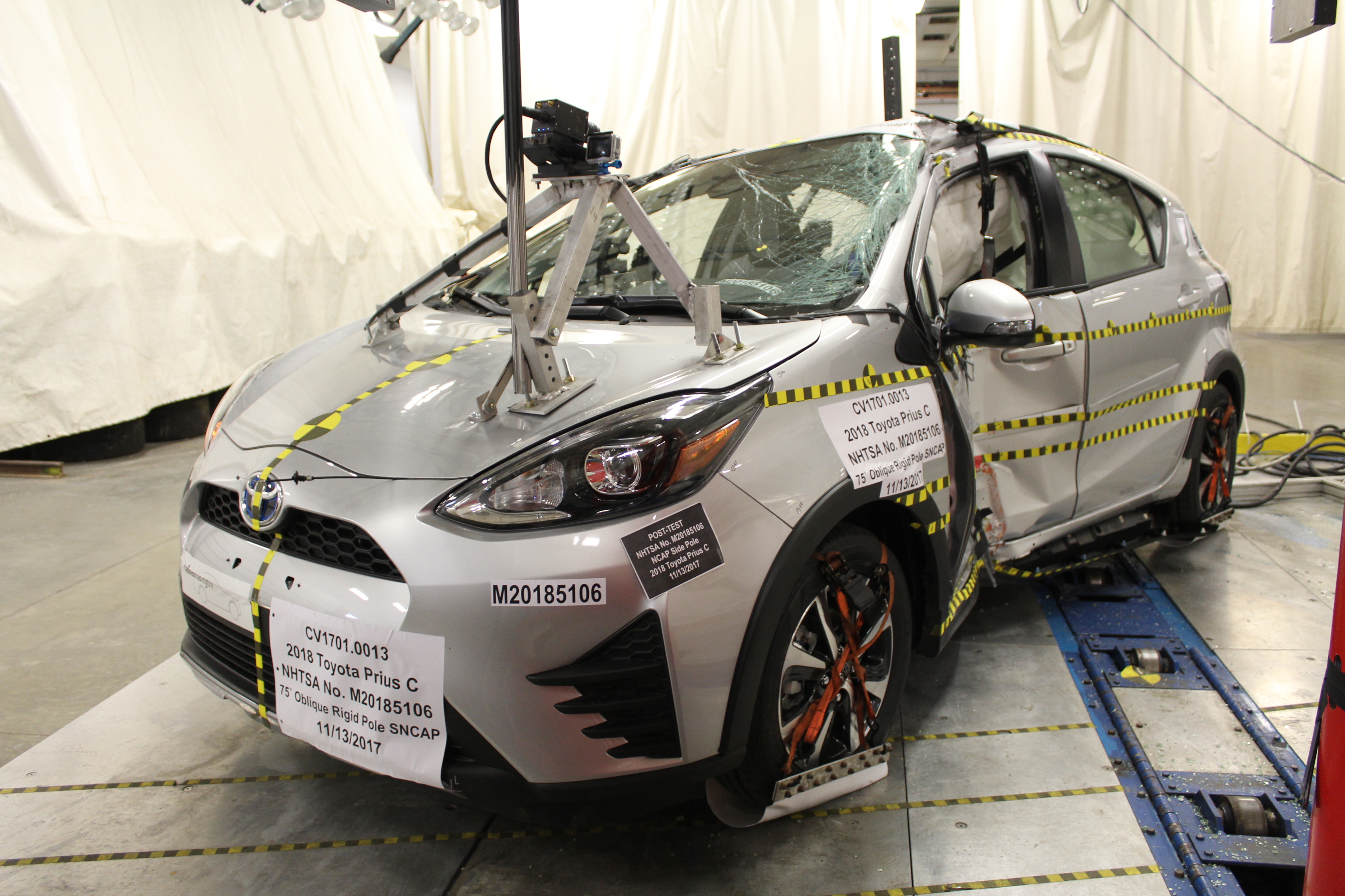 2018 TOYOTA PRIUS C crash image 6