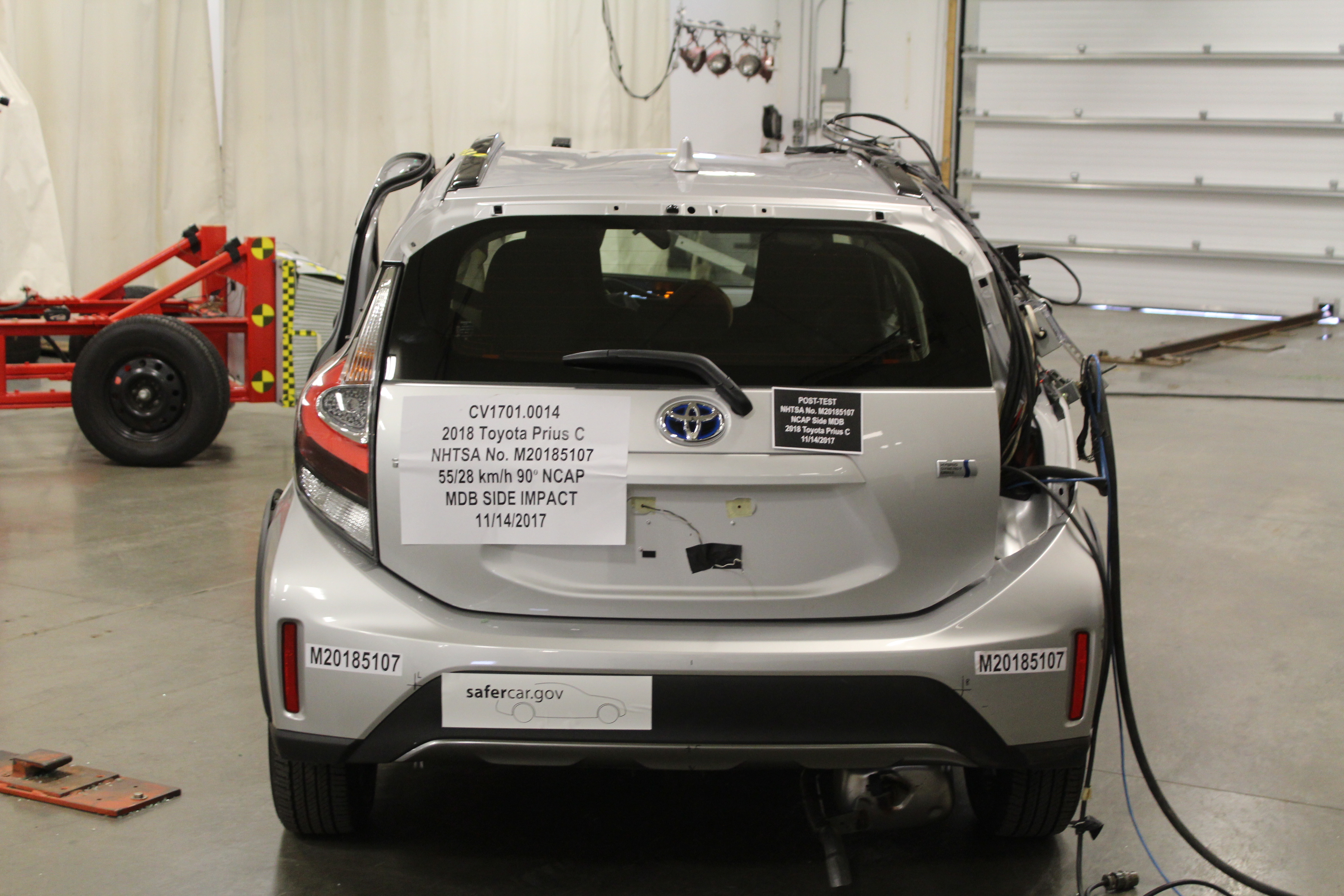 2018 TOYOTA PRIUS C crash image 12