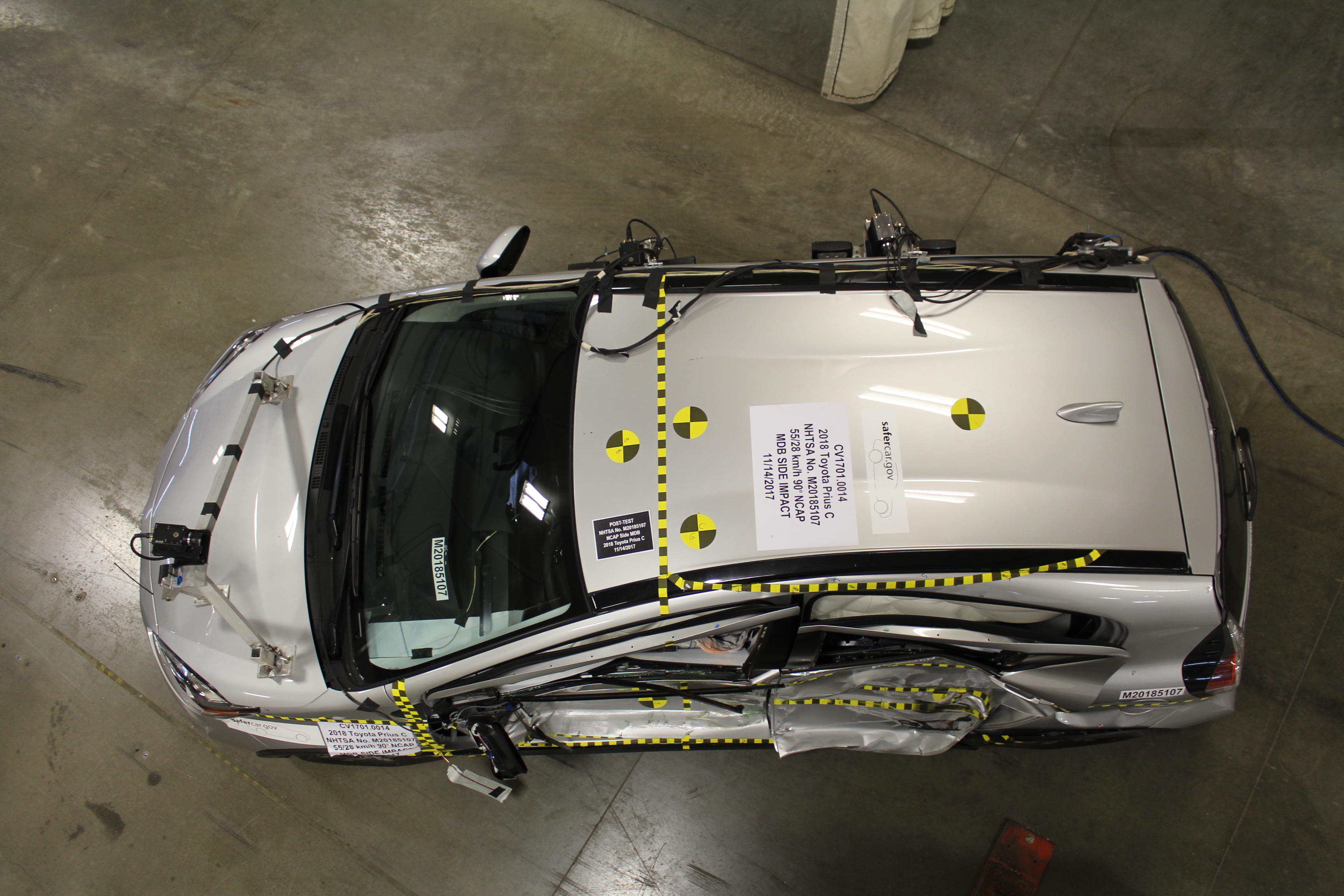 2018 TOYOTA PRIUS C crash image 16