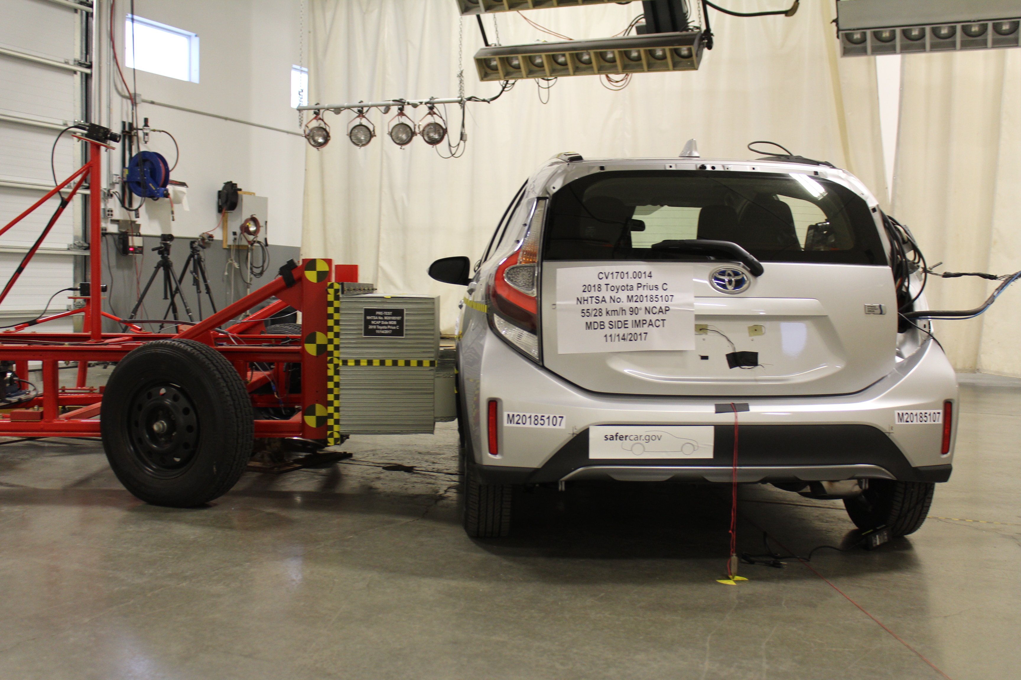 2018 TOYOTA PRIUS C crash image 18