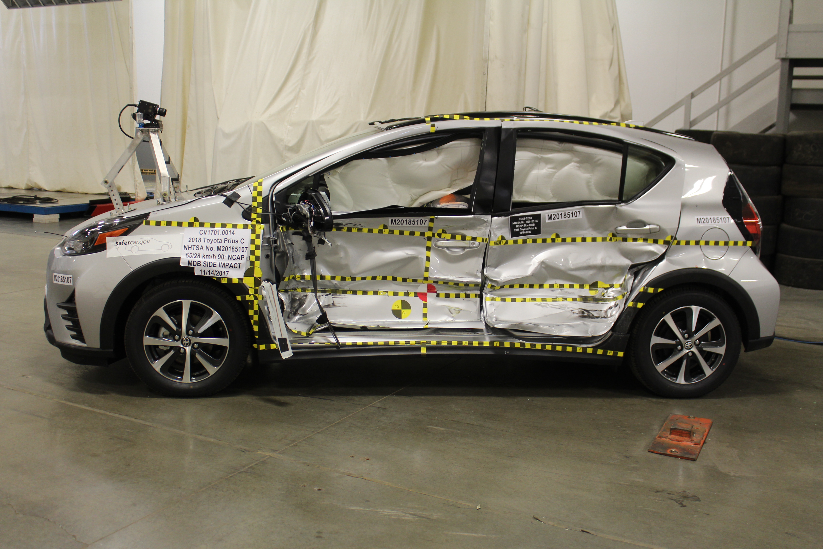 2018 TOYOTA PRIUS C crash image 8