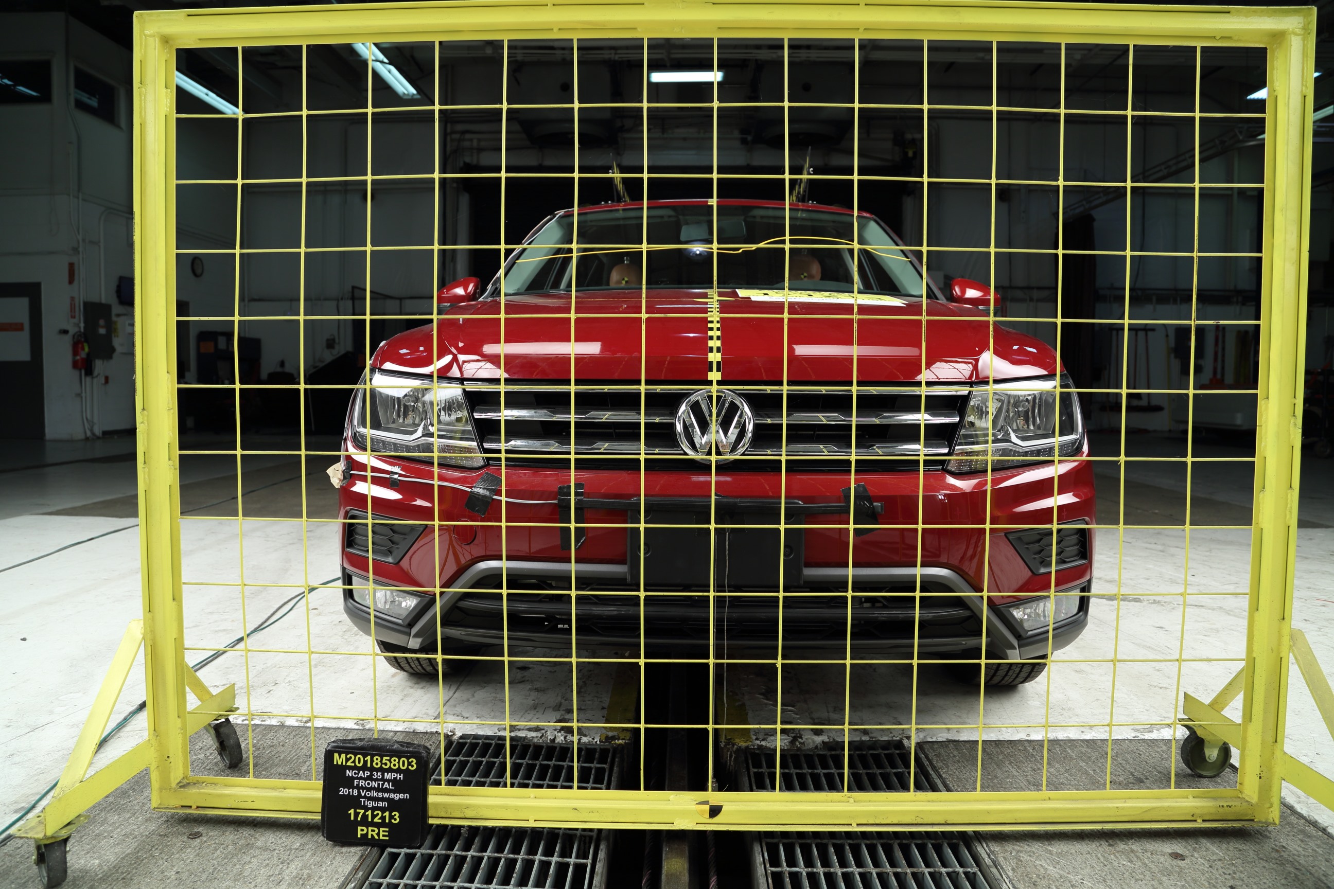 2018 VOLKSWAGEN TIGUAN crash-test photo